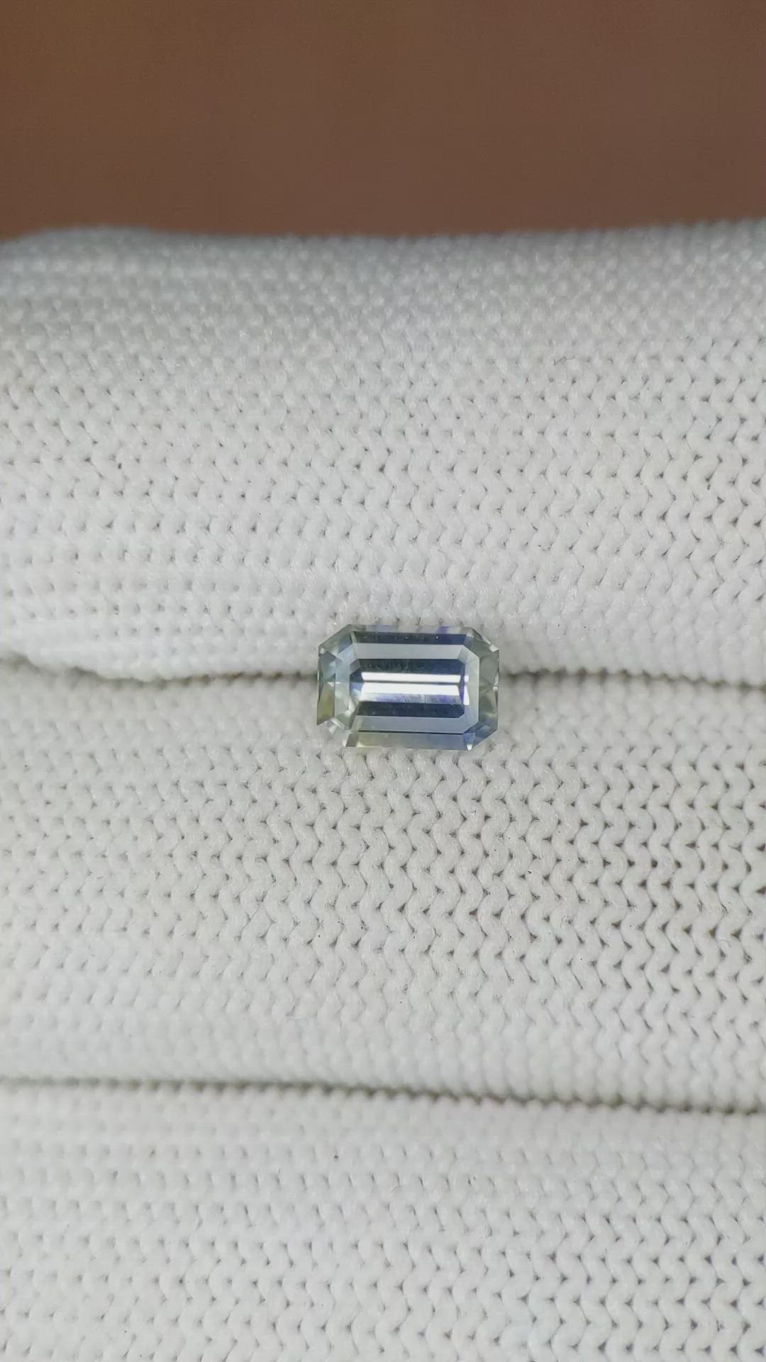 1.01 Ct. Bi Color Sapphire from Ceylon (Sri Lanka) Size Video