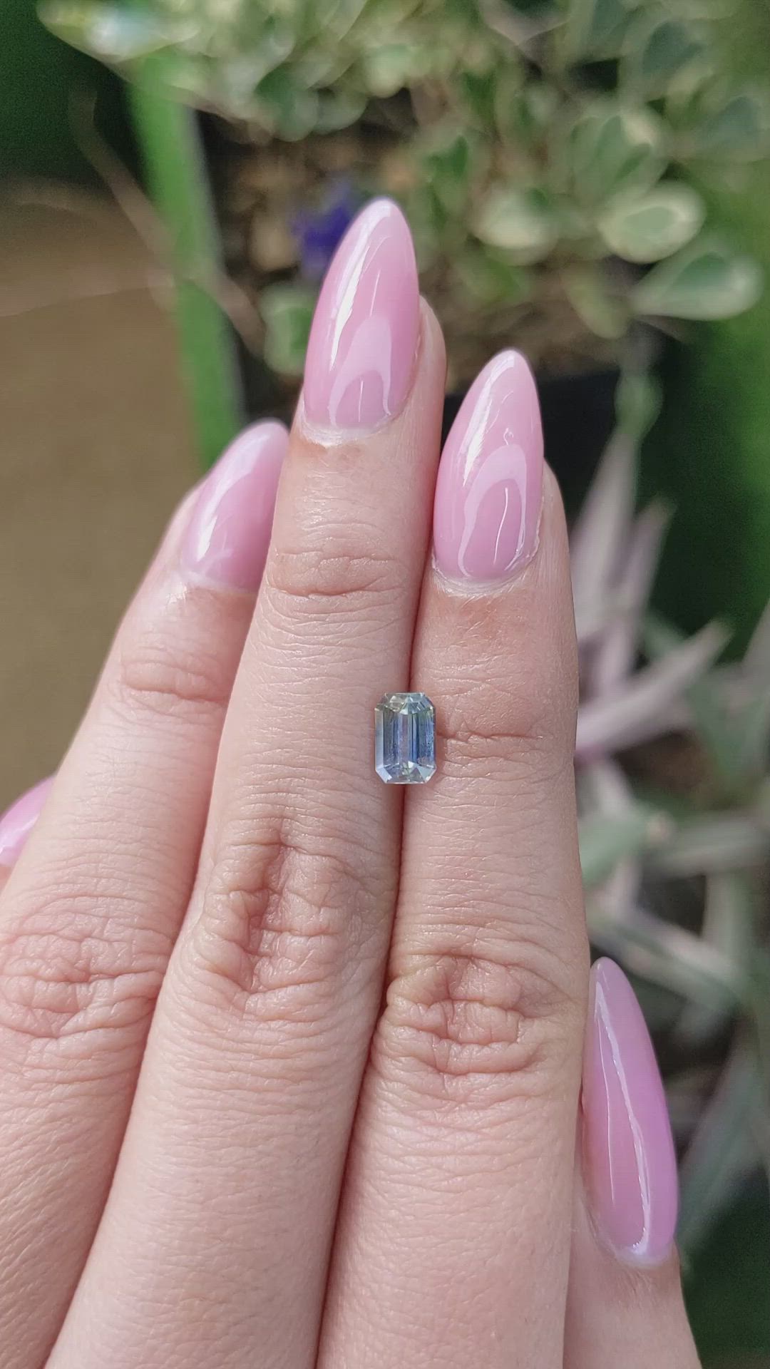 1.01 Ct. Bi Color Sapphire from Ceylon (Sri Lanka) Size Video