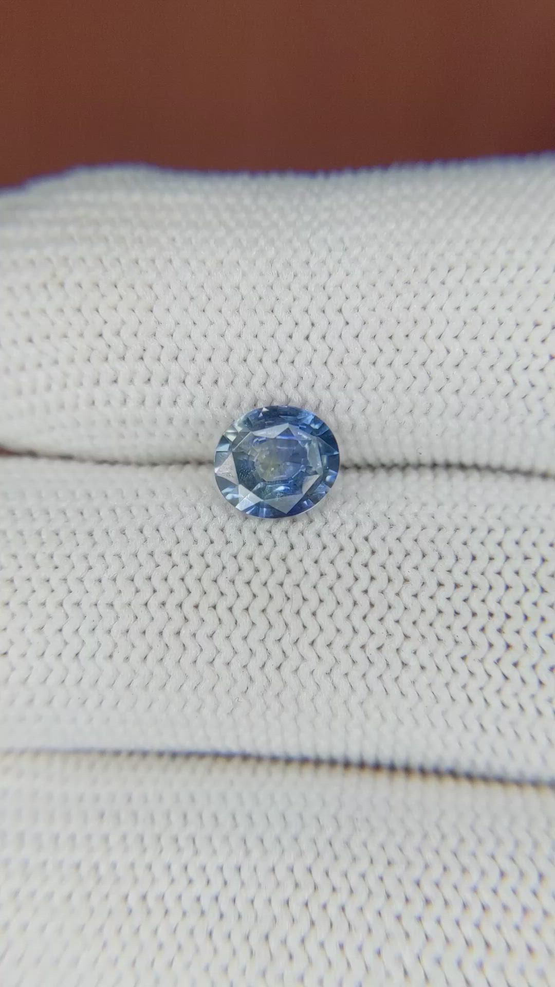 1.10 Ct. Bi Color Sapphire from Ceylon (Sri Lanka) Size Video