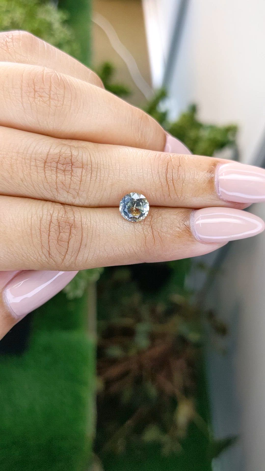 1.65 Ct. Bi Color Sapphire from Ceylon (Sri Lanka) Size Video