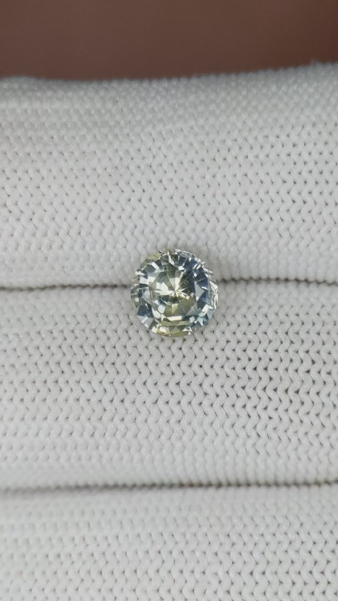 1.65 Ct. Bi Color Sapphire from Ceylon (Sri Lanka) Size Video