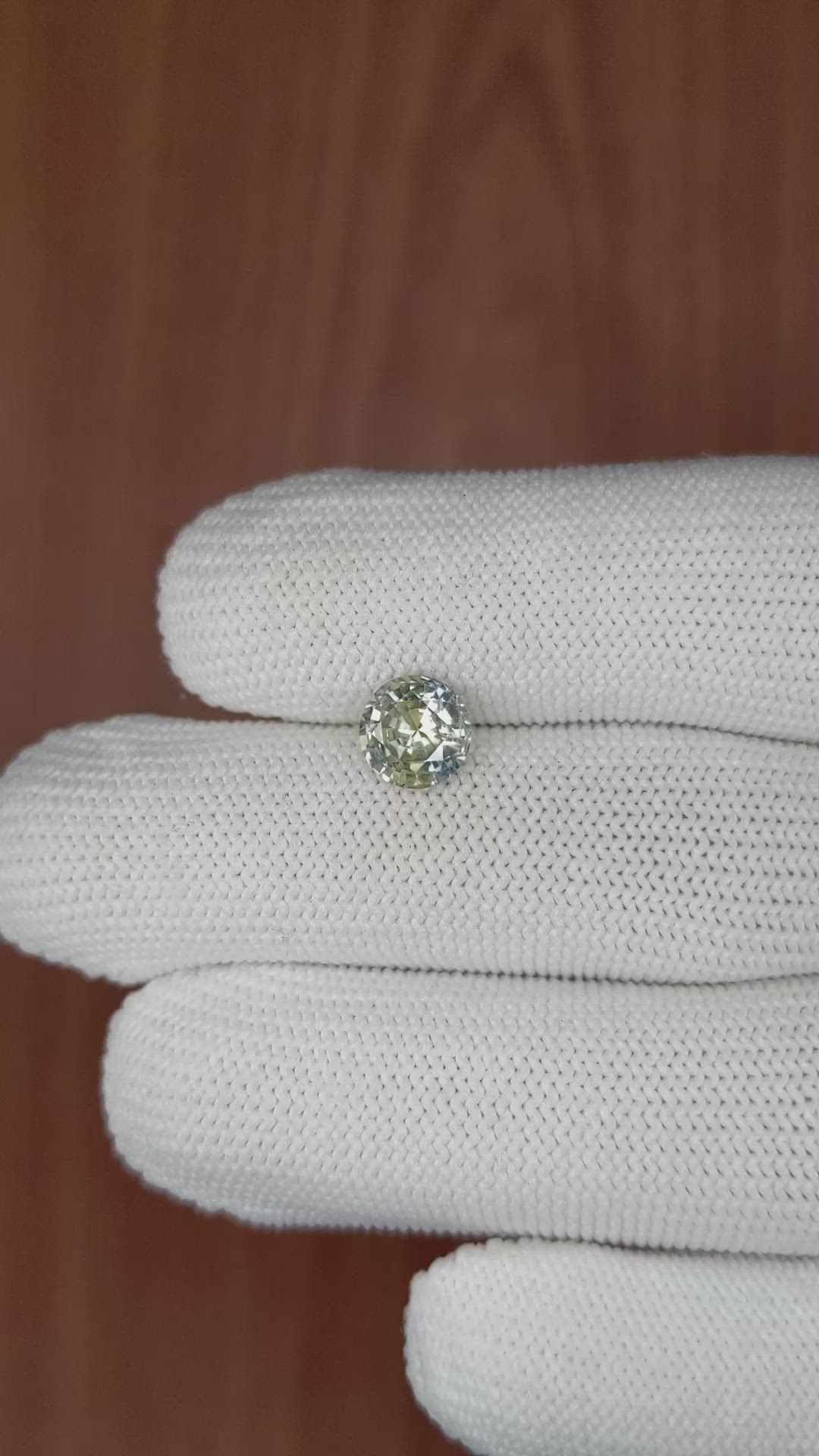 1.65 Ct. Bi Color Sapphire from Ceylon (Sri Lanka) Size Video