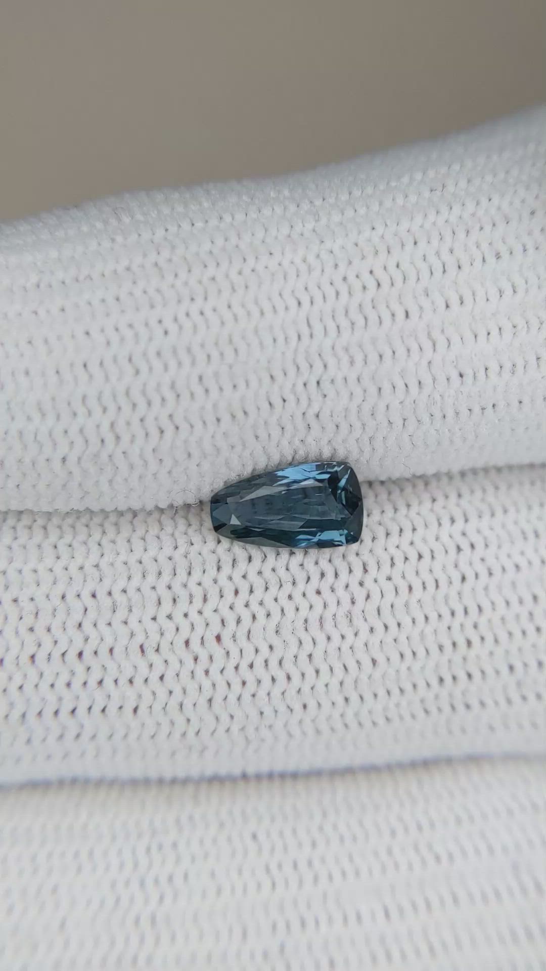 1.05 Ct. Blue Sapphire from Ceylon (Sri Lanka) Size Video