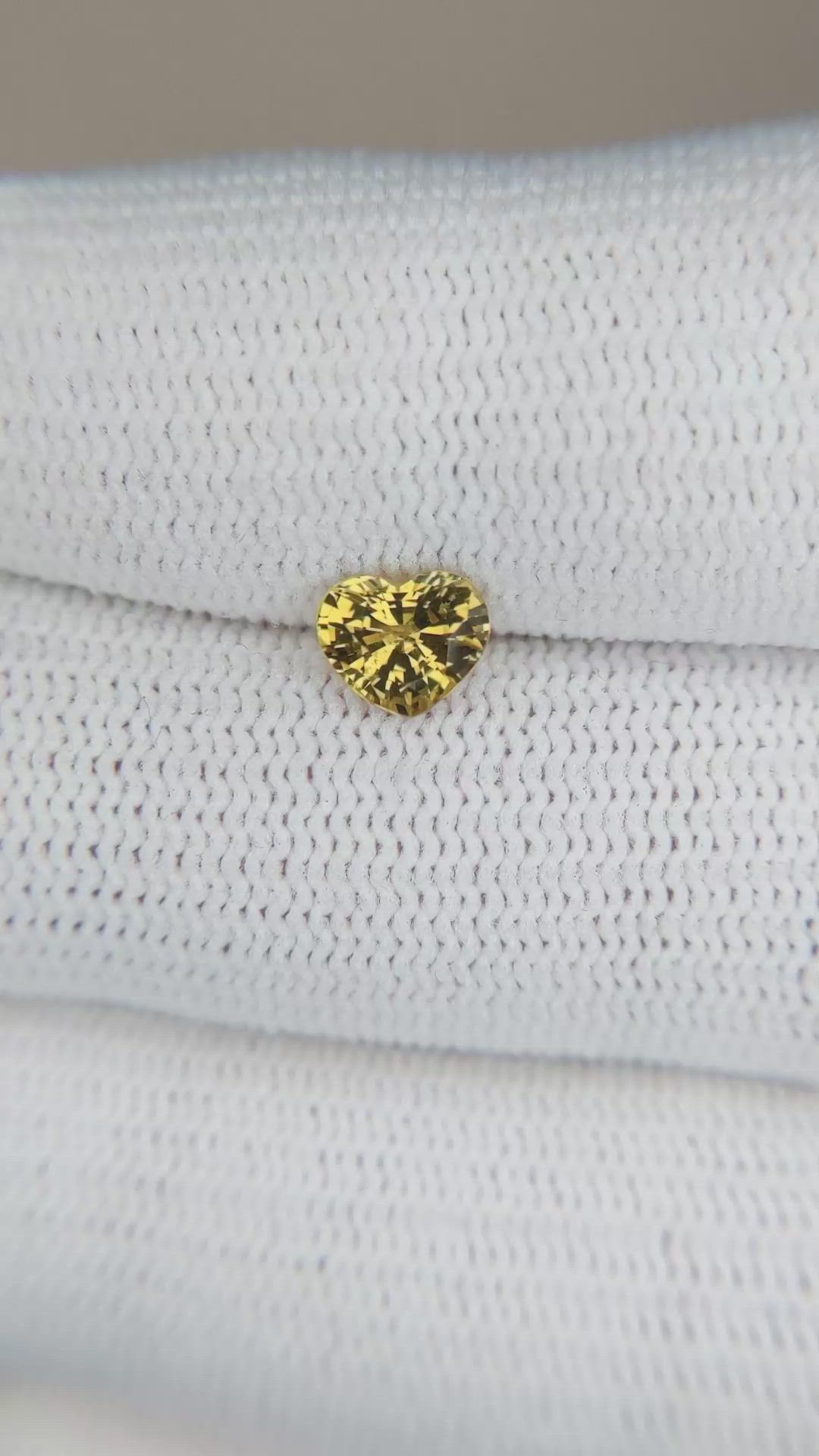0.85 Ct. Greenish Yellow Sapphire from Ceylon (Sri Lanka) Size Video