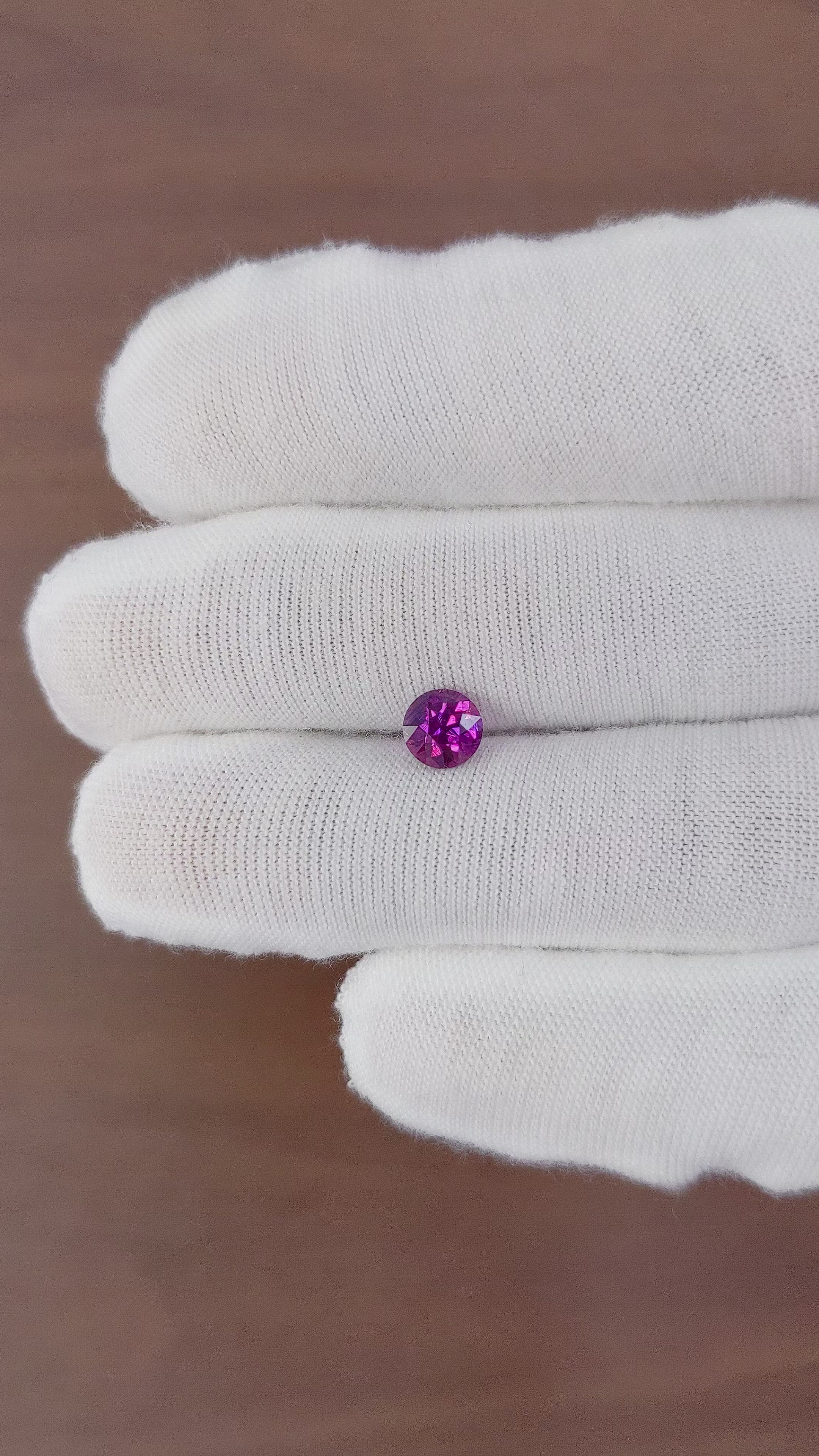 1.05 Ct. Pinkish Purple Sapphire from Ceylon (Sri Lanka) Size Video