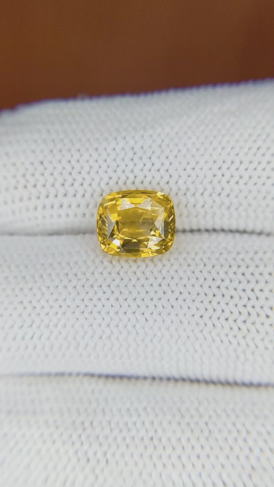 3.08 Ct. Yellow Sapphire from Ceylon (Sri Lanka) Size Video