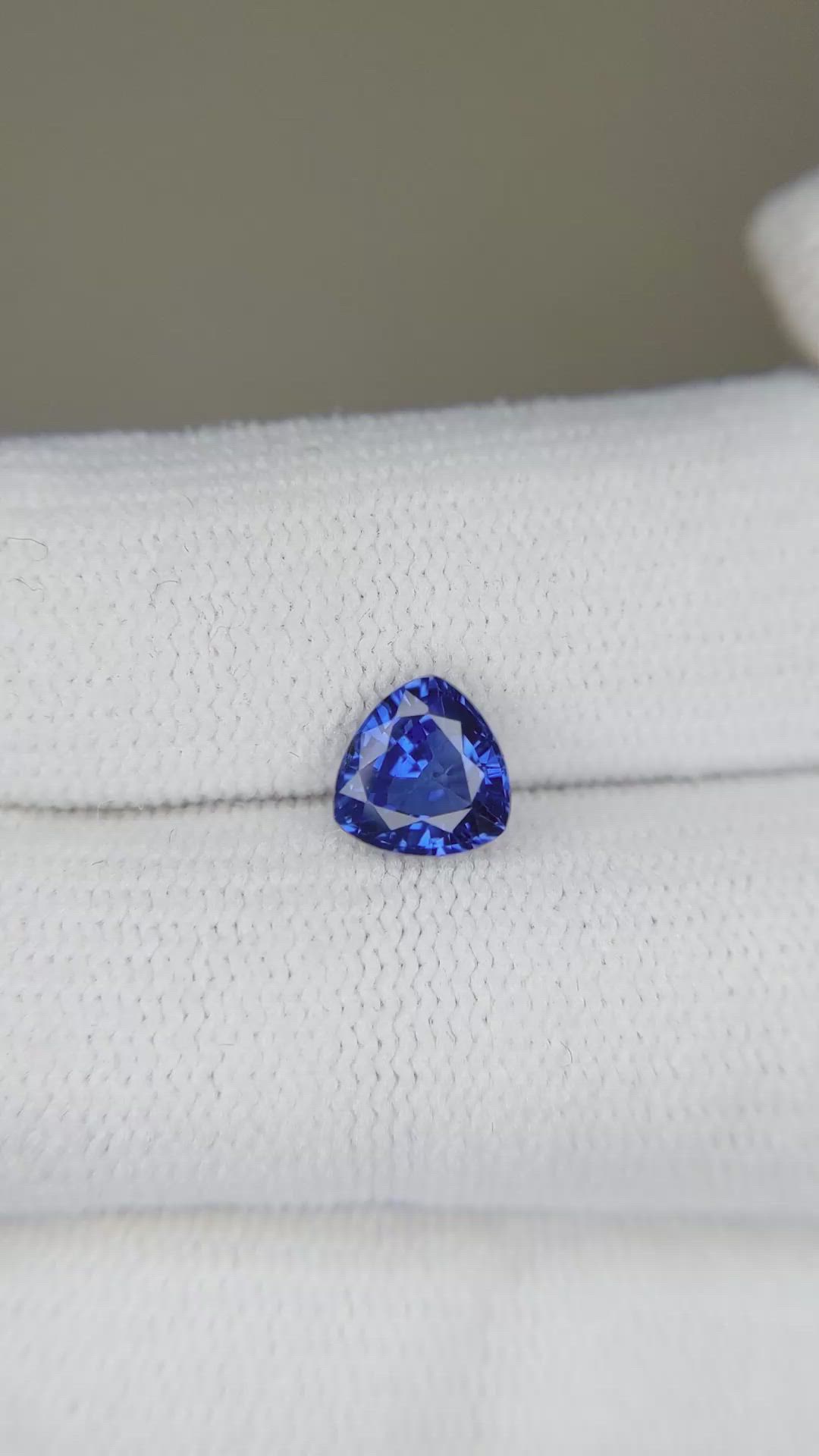 1.18 Ct. Blue Sapphire from Ceylon (Sri Lanka) Size Video