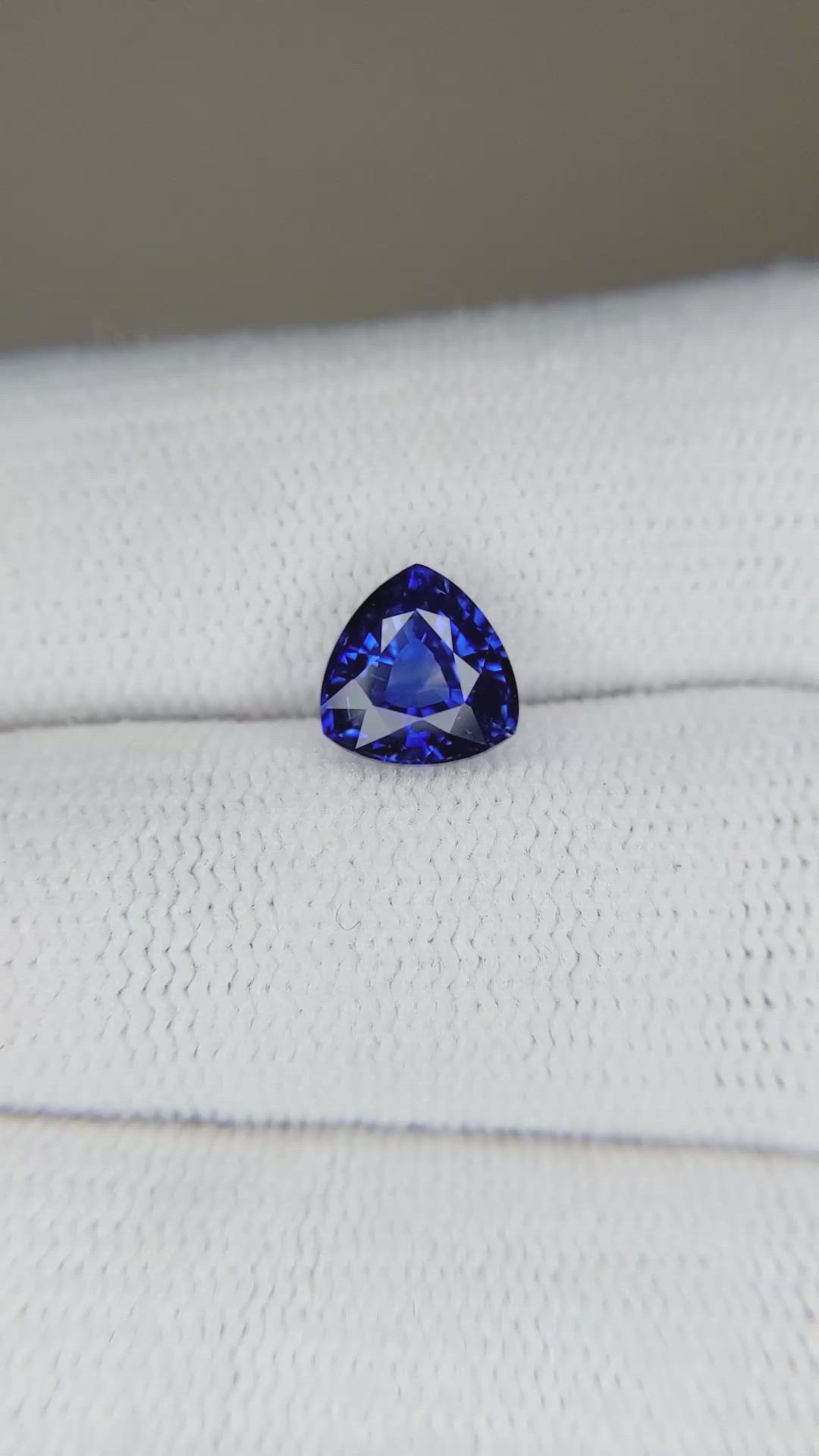1.55 Ct. Blue Sapphire from Ceylon (Sri Lanka) Size Video