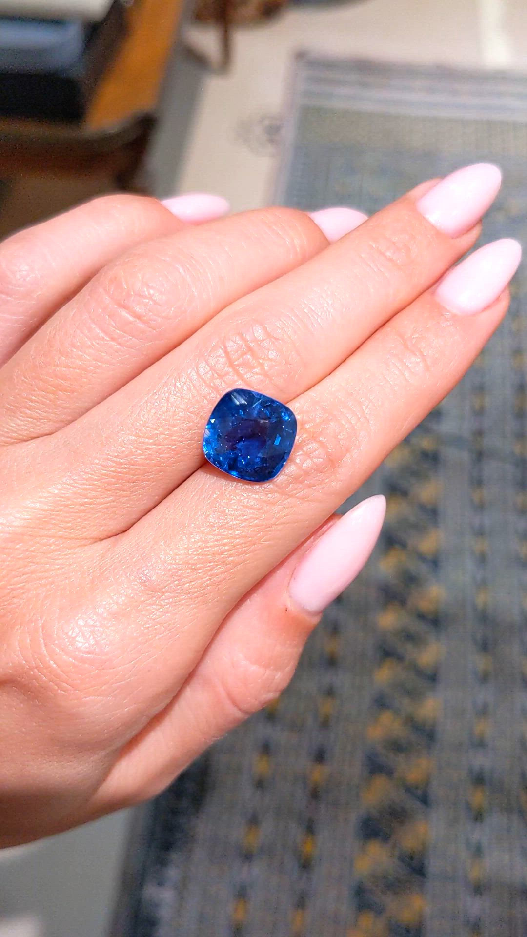 10.13 Ct. Blue Sapphire from Ceylon (Sri Lanka) Size Video