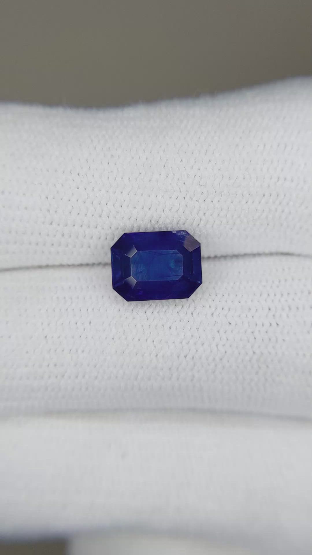 2.75 Ct. Blue Sapphire from Ceylon (Sri Lanka) Size Video