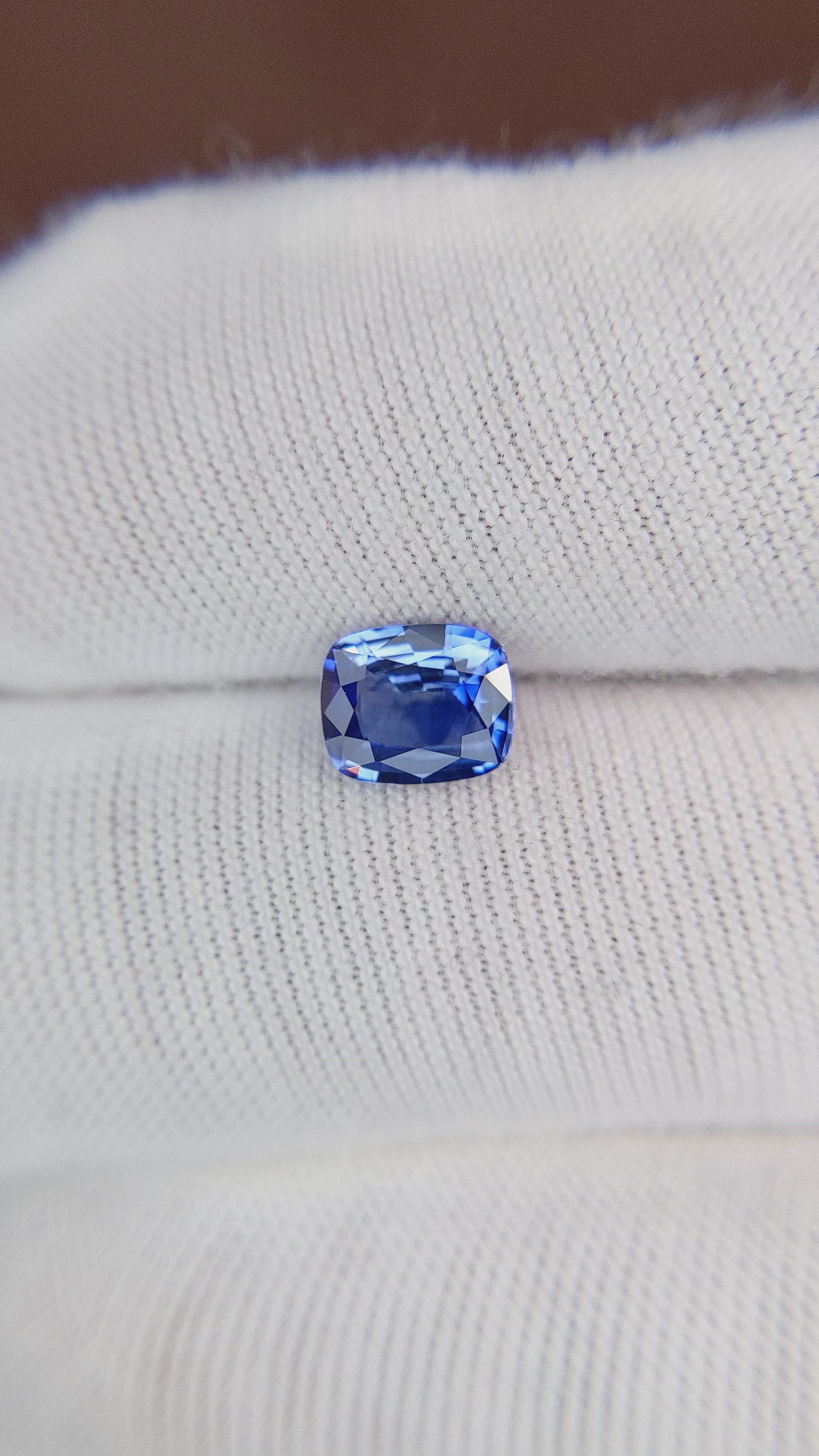 1.05 Ct. Blue Sapphire from Ceylon (Sri Lanka) Size Video