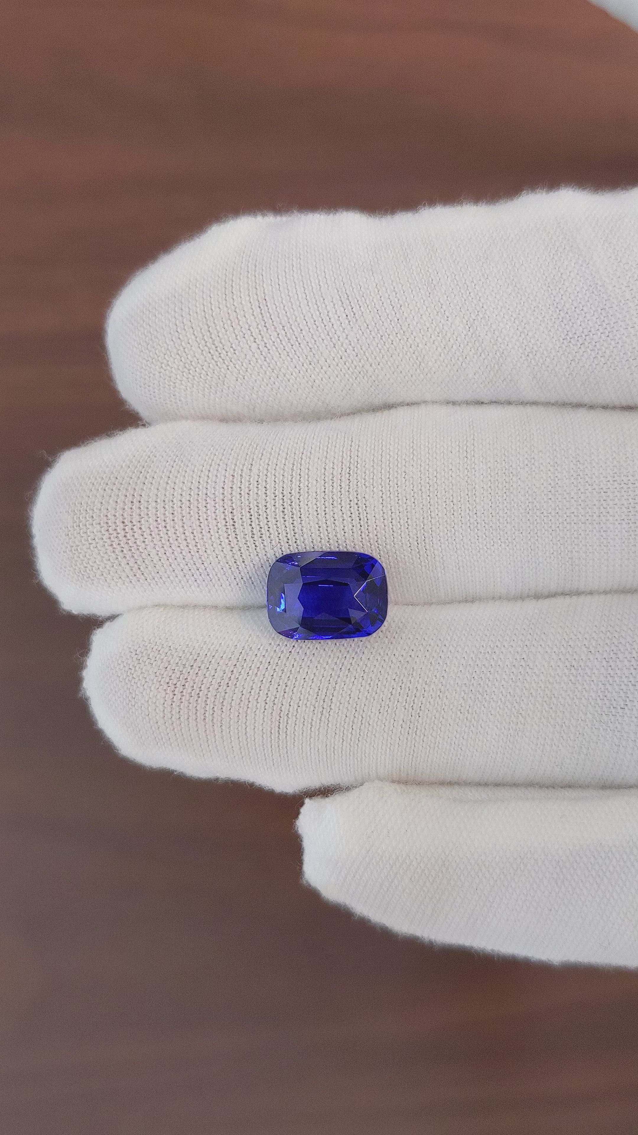 5.01 Ct. Blue Sapphire from Ceylon (Sri Lanka) Size Video