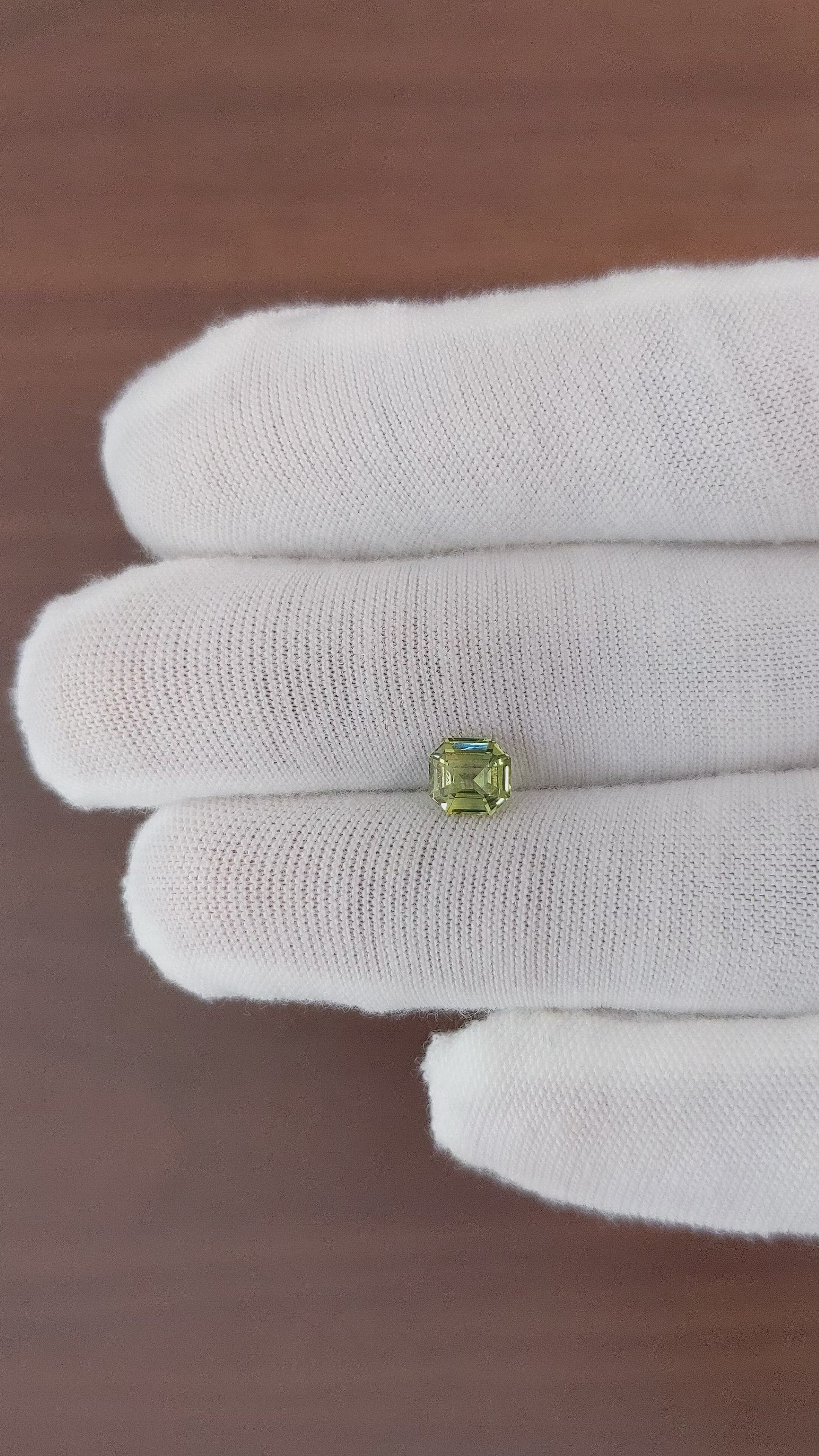 1.11 Ct. Yellowish Green Sapphire from Ceylon (Sri Lanka) Size Video