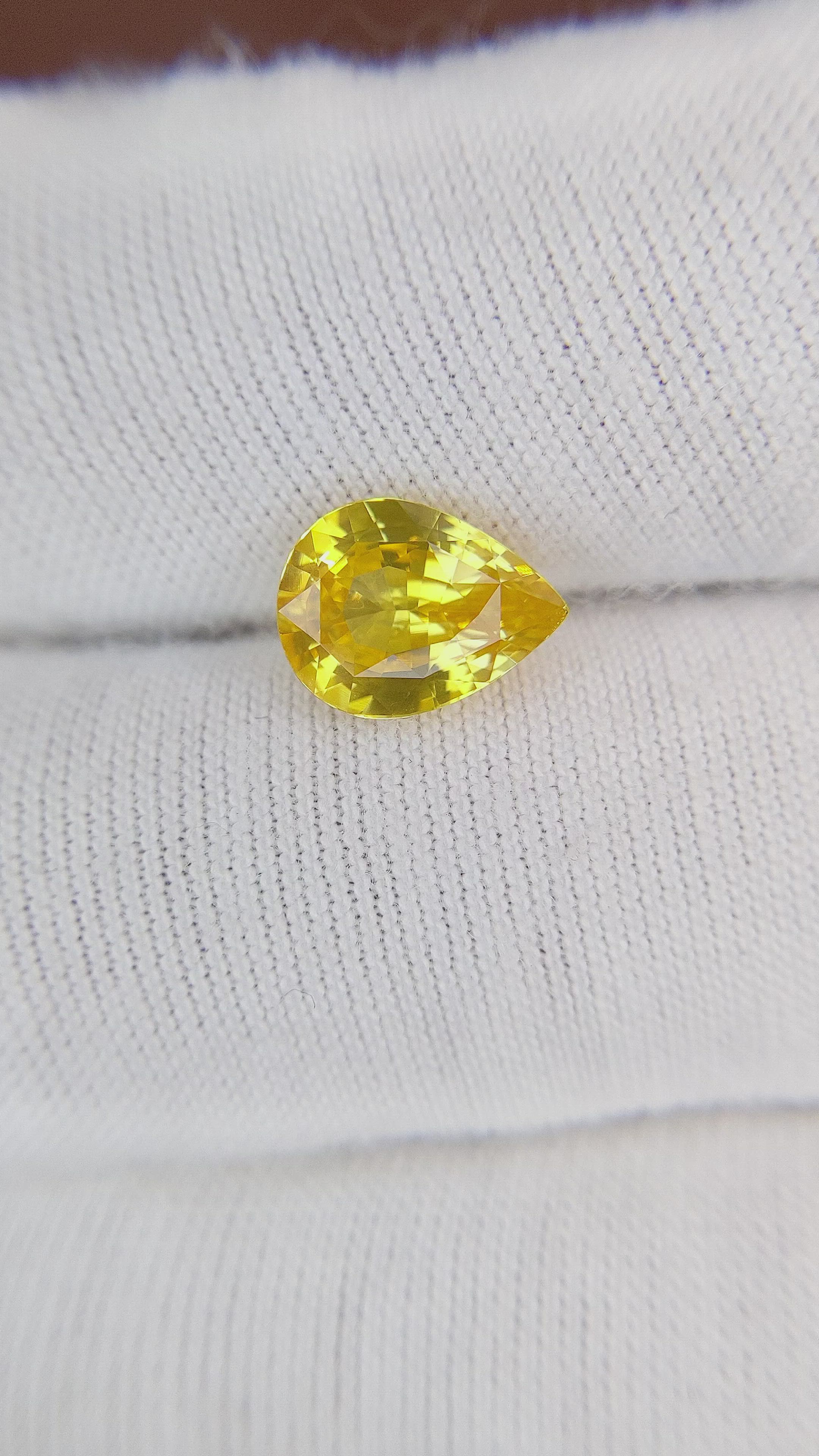 2.55 Ct. Yellow Sapphire from Ceylon (Sri Lanka) Size Video