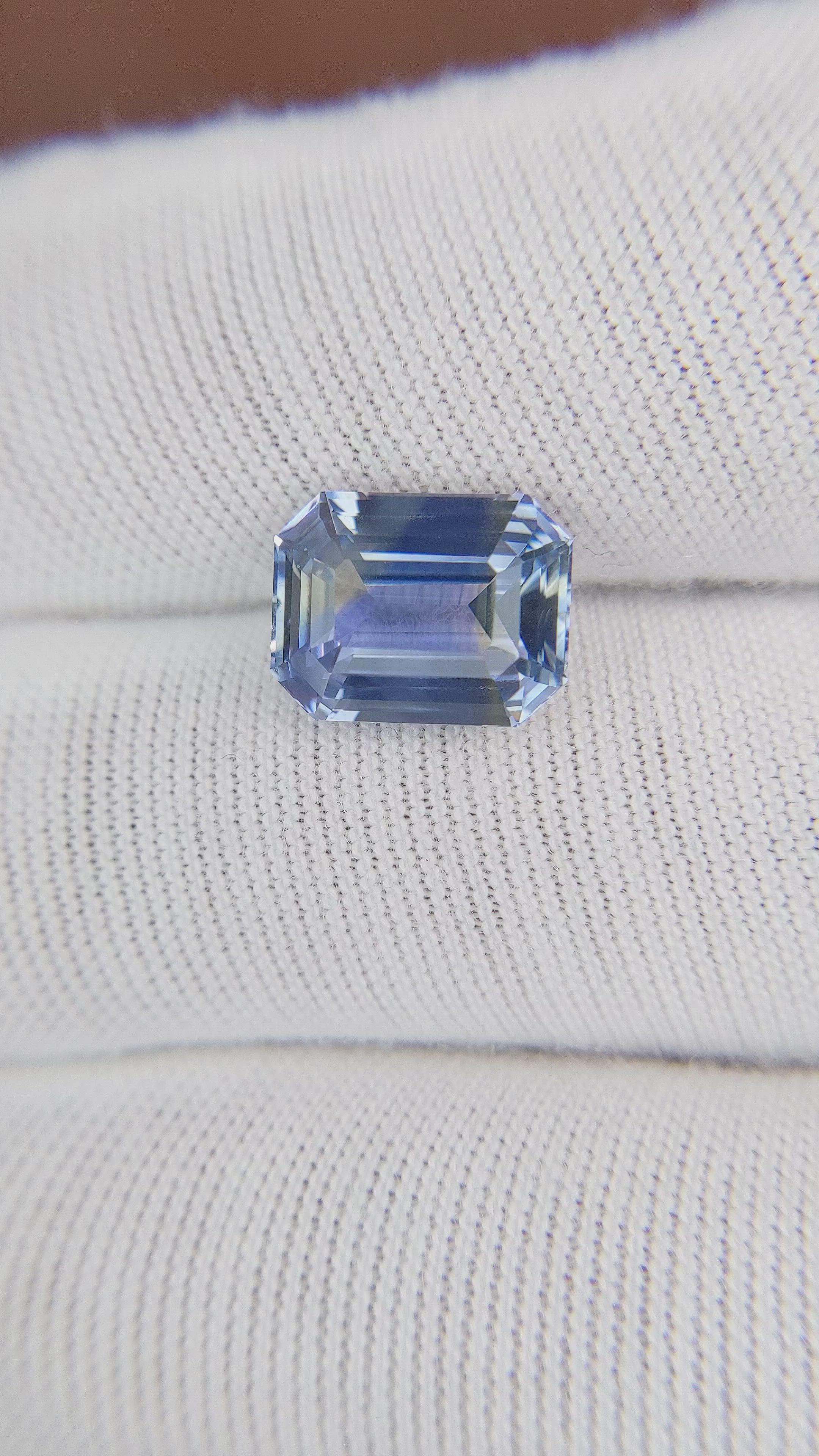 4.33 Ct. Bi Color Sapphire from Ceylon (Sri Lanka) Size Video