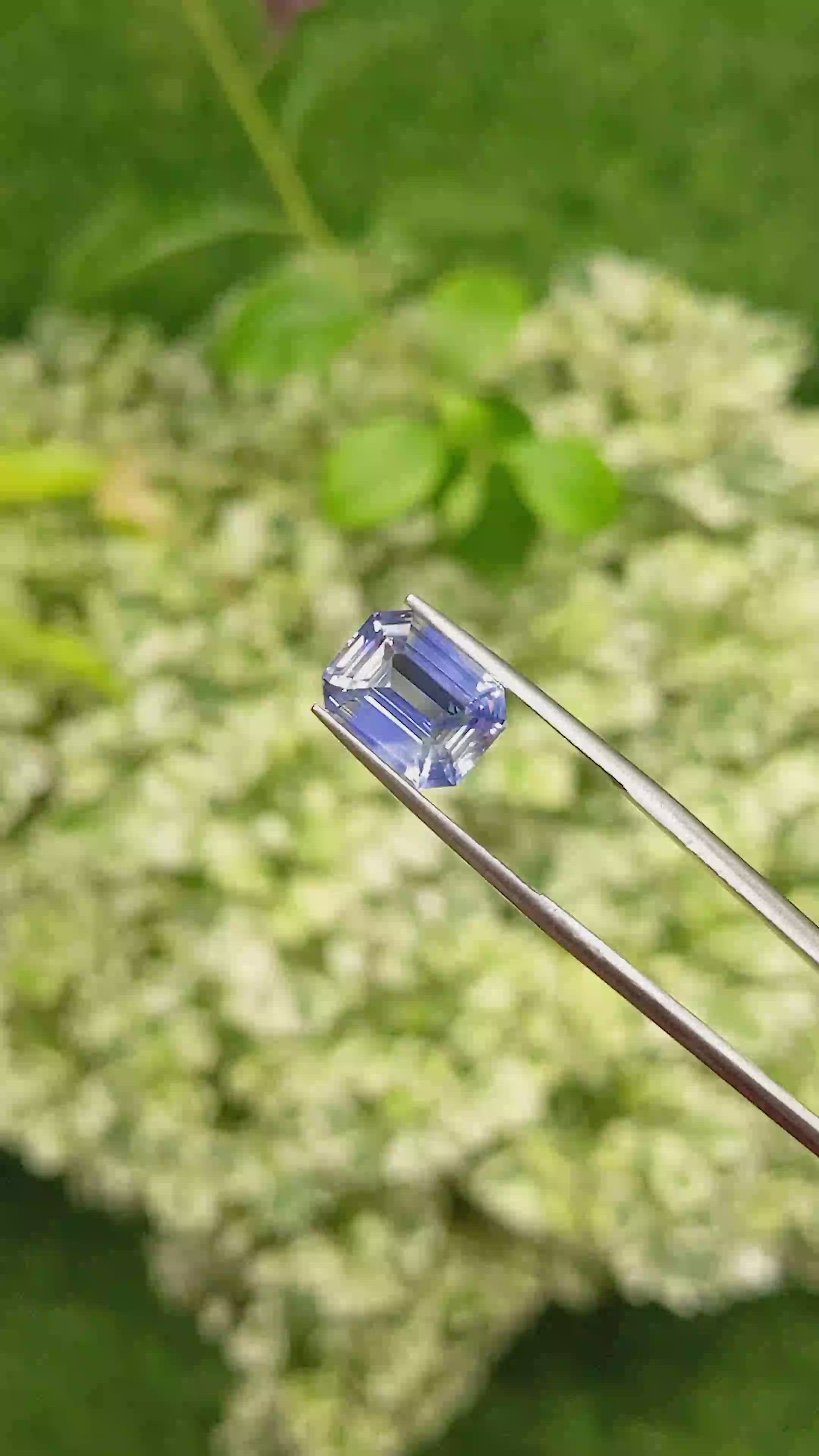 4.33 Ct. Bi Color Sapphire from Ceylon (Sri Lanka) Size Video