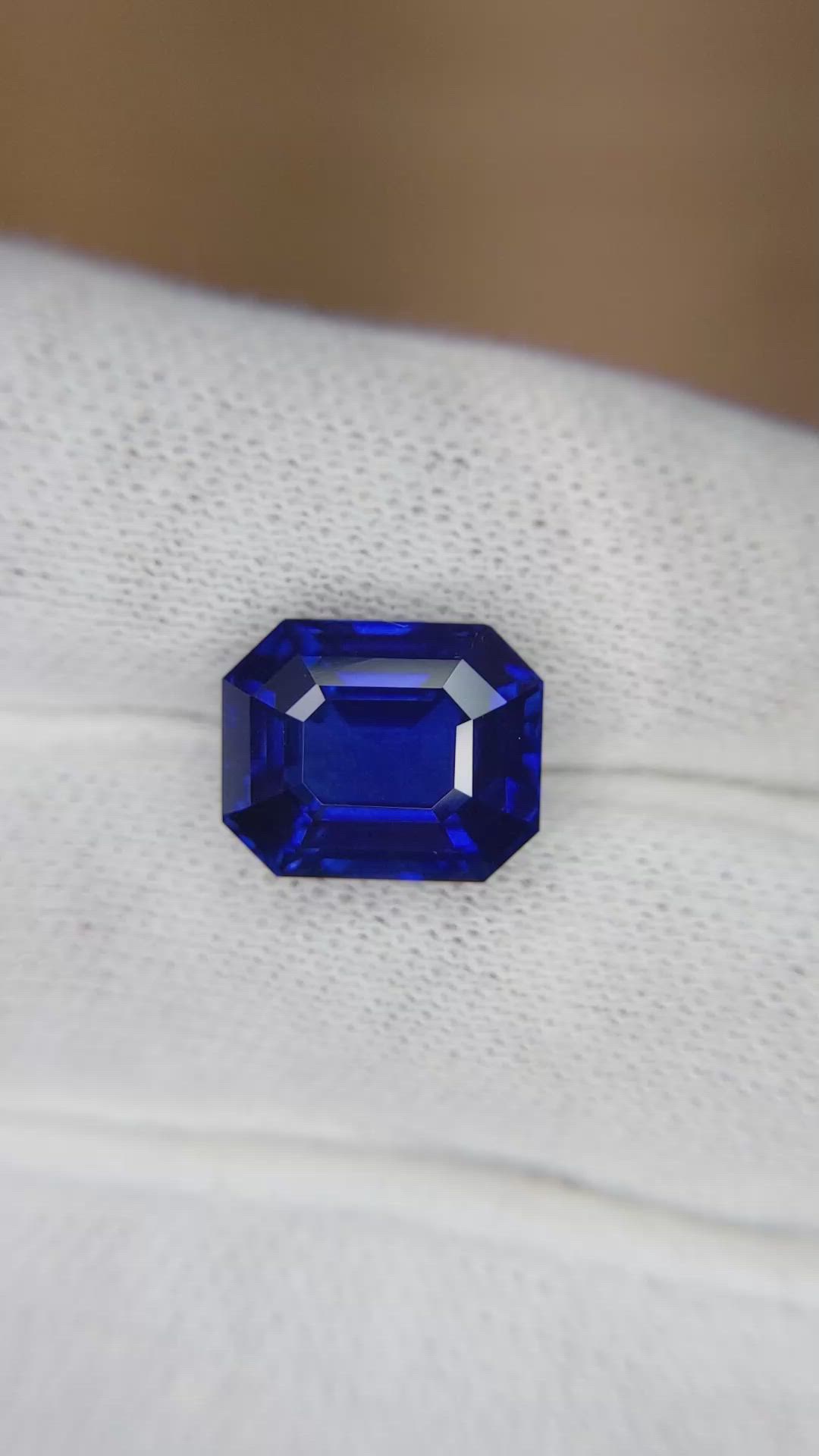 8.11 Ct. Blue Sapphire from Ceylon (Sri Lanka) Size Video