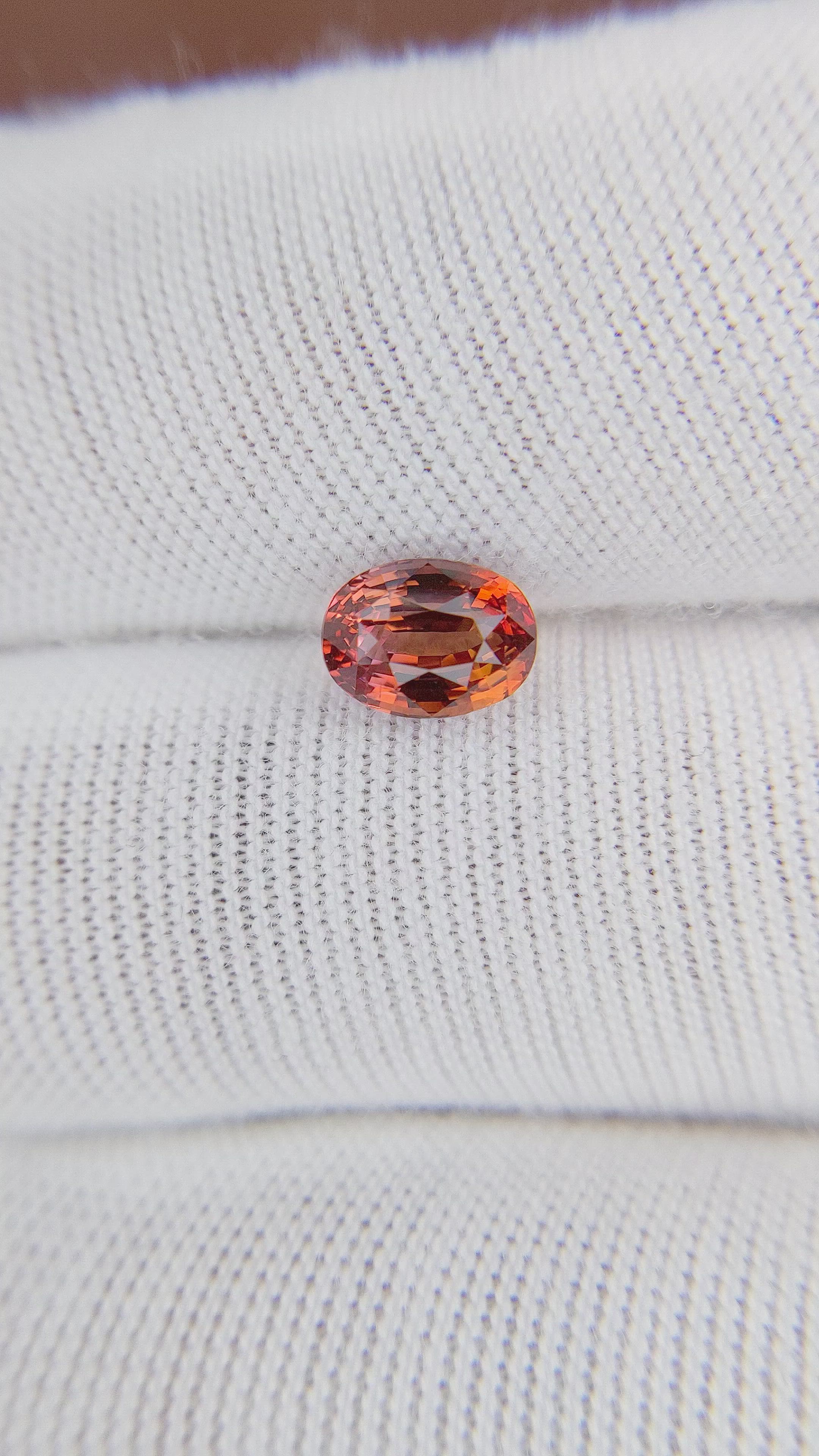 1.29 Ct. Bi Color Sapphire from Ceylon (Sri Lanka) Size Video