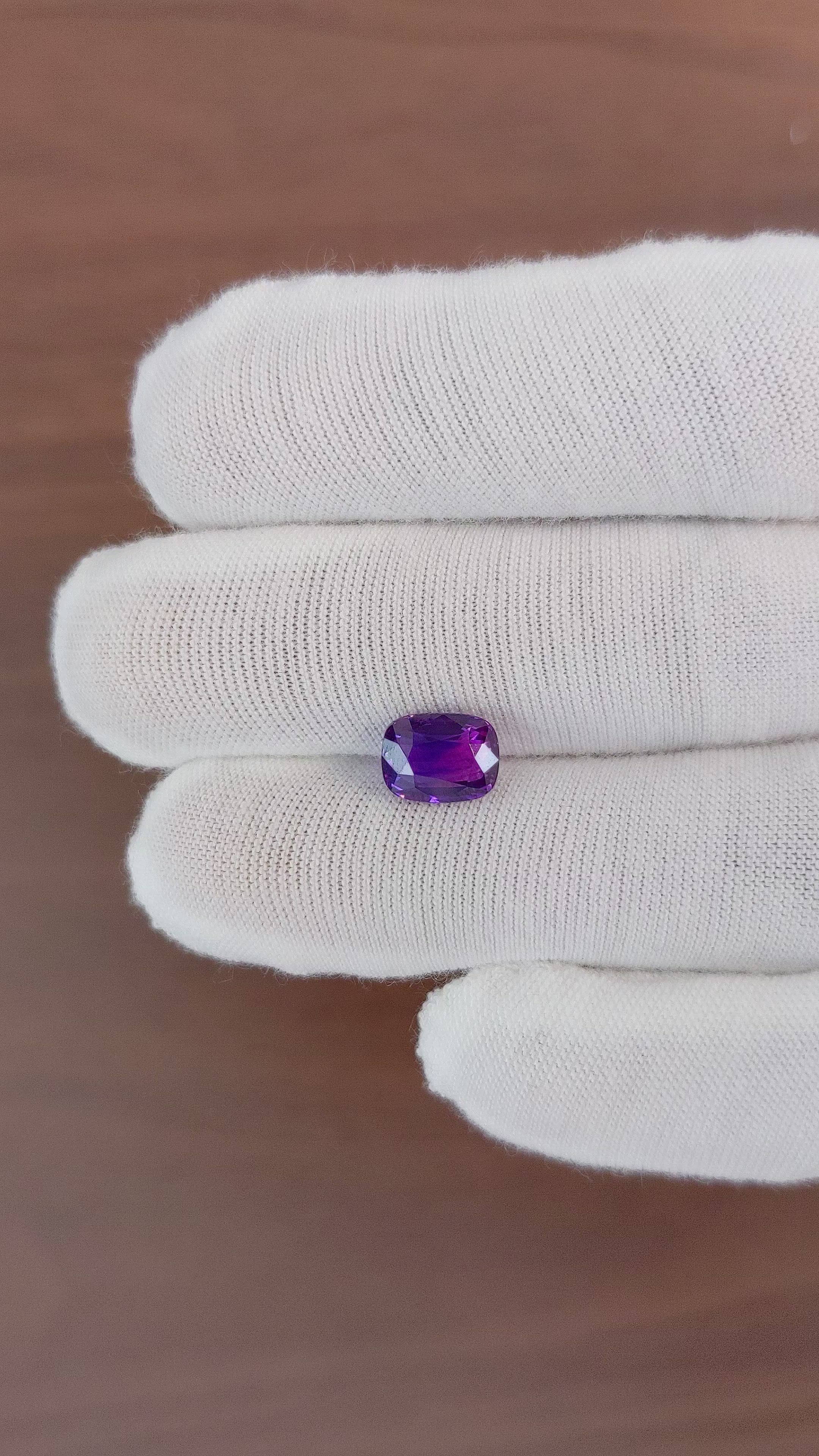 3.09 Ct. Bi Color Sapphire from Ceylon (Sri Lanka) Size Video