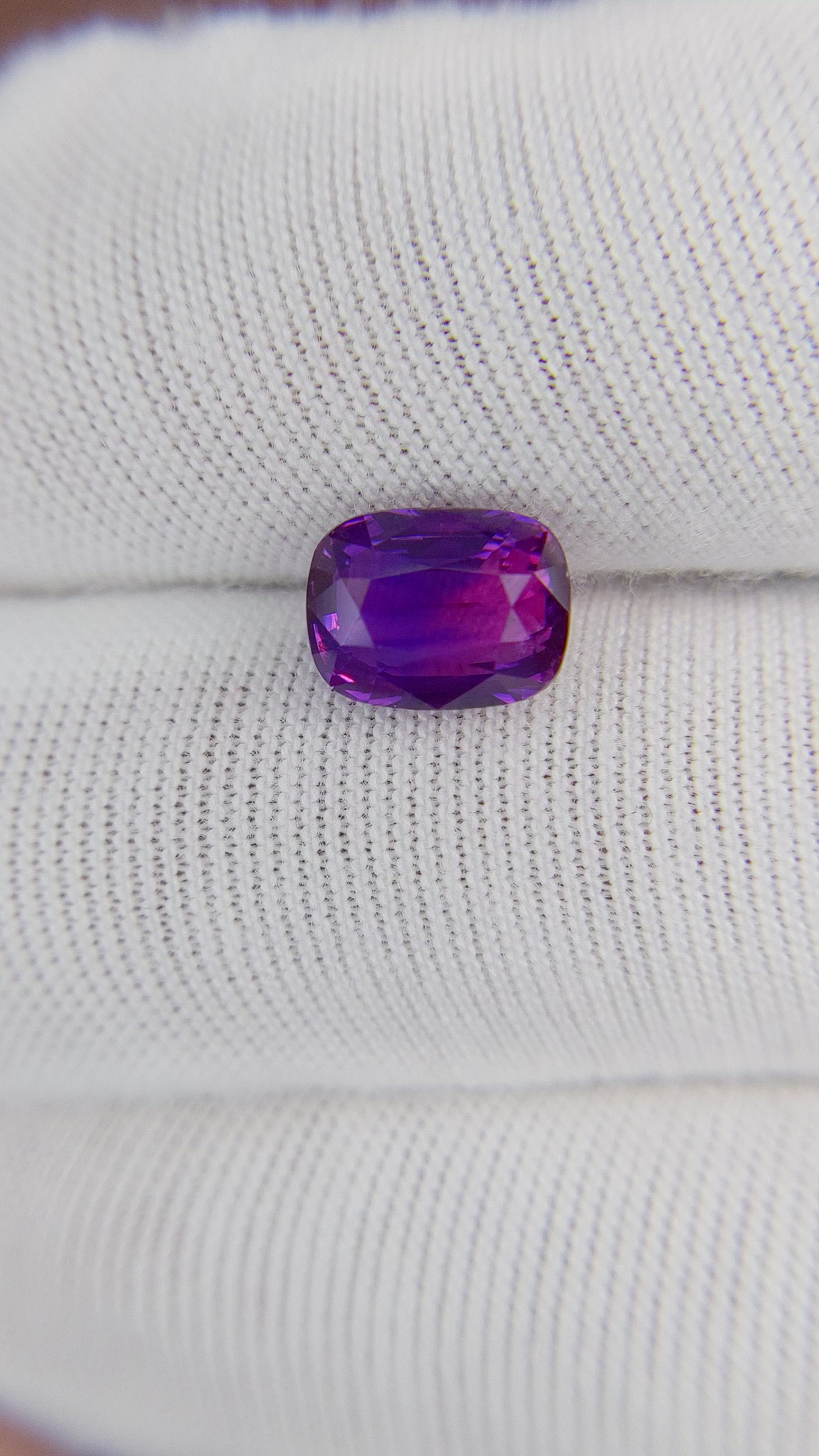 3.09 Ct. Bi Color Sapphire from Ceylon (Sri Lanka) Size Video