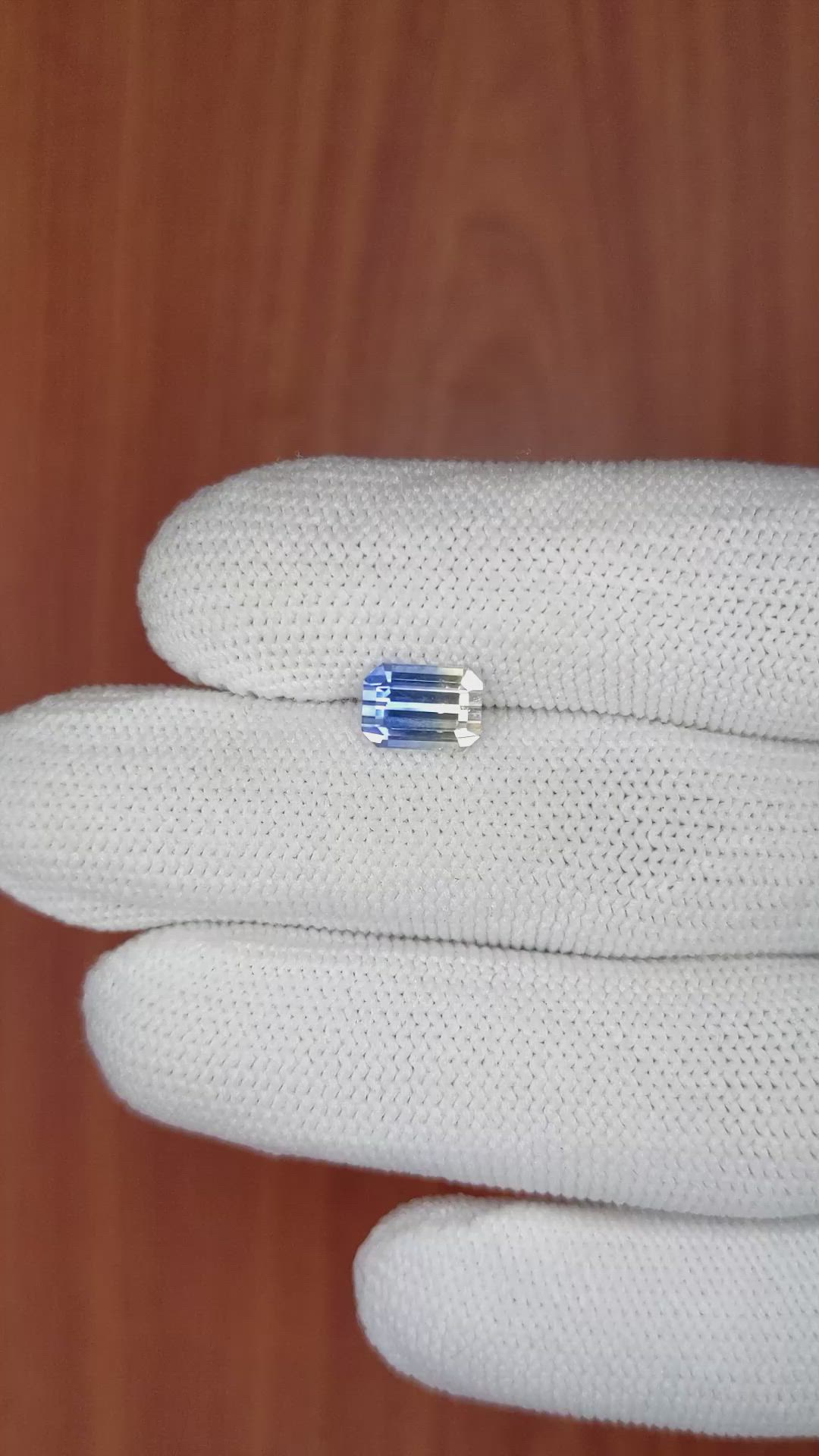 2.34 Ct. Bi Color Sapphire from Ceylon (Sri Lanka) Size Video