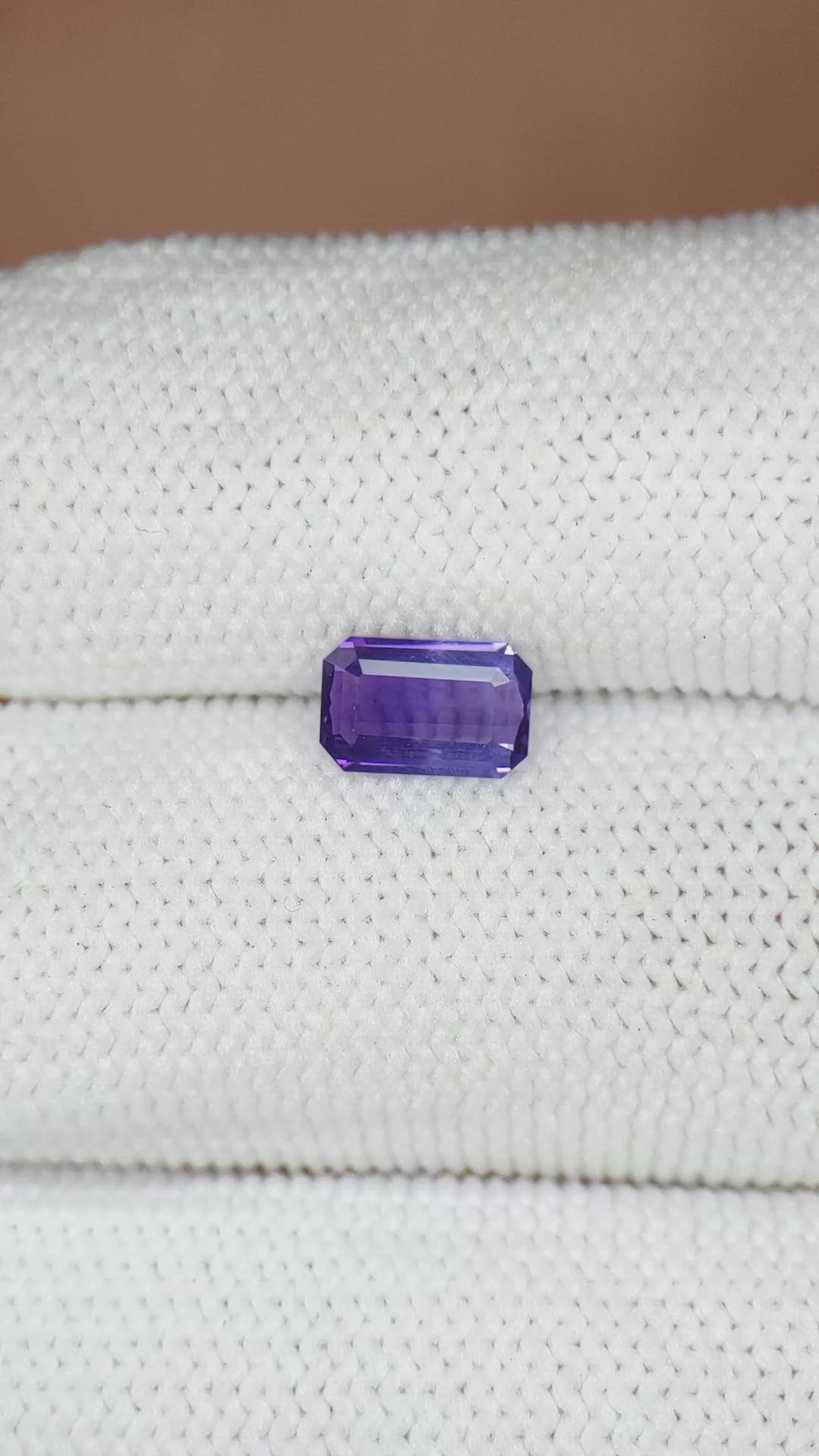 1.17 Ct. Bi Color Sapphire from Ceylon (Sri Lanka) Size Video