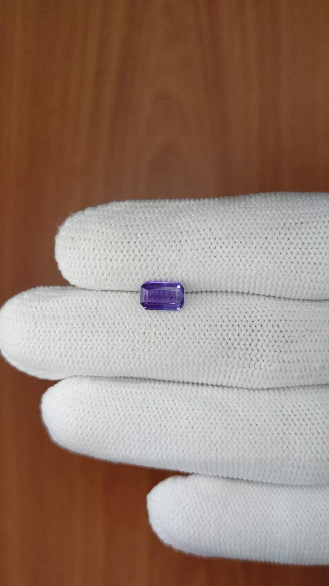 1.17 Ct. Bi Color Sapphire from Ceylon (Sri Lanka) Size Video