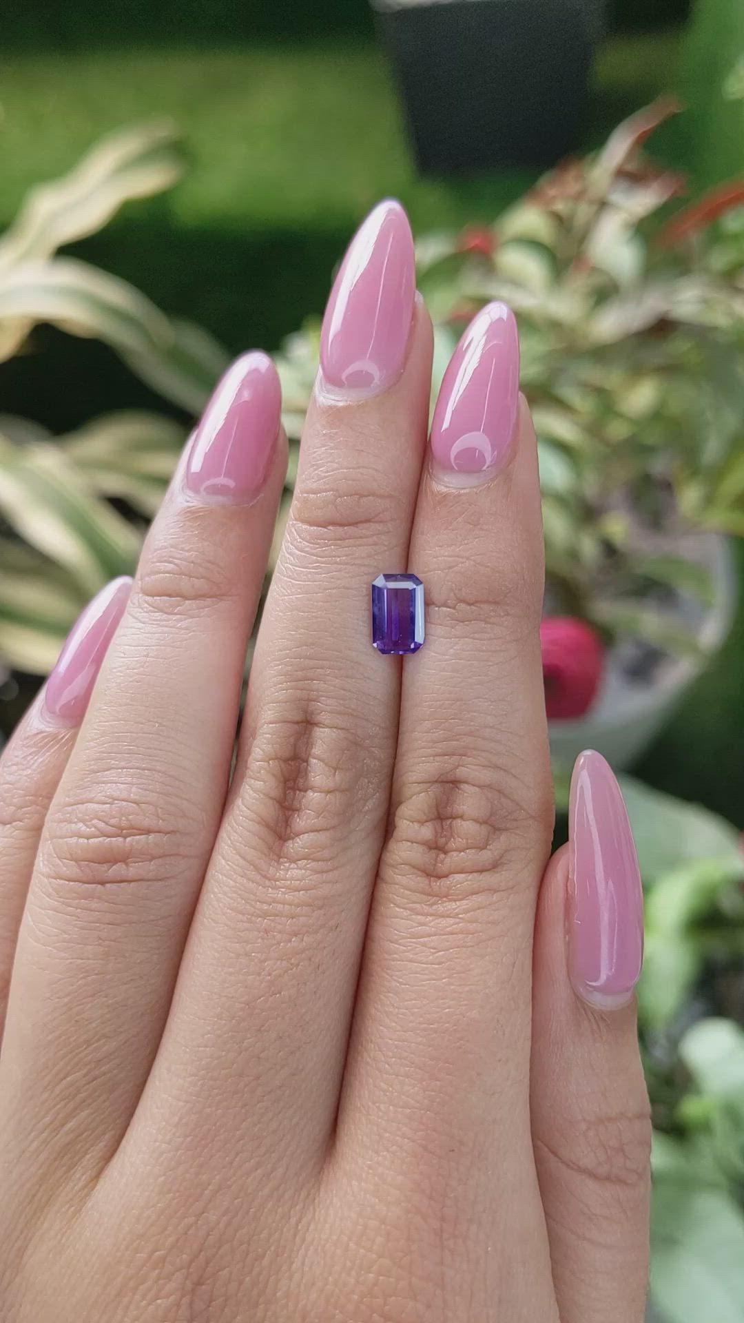 1.17 Ct. Bi Color Sapphire from Ceylon (Sri Lanka) Size Video