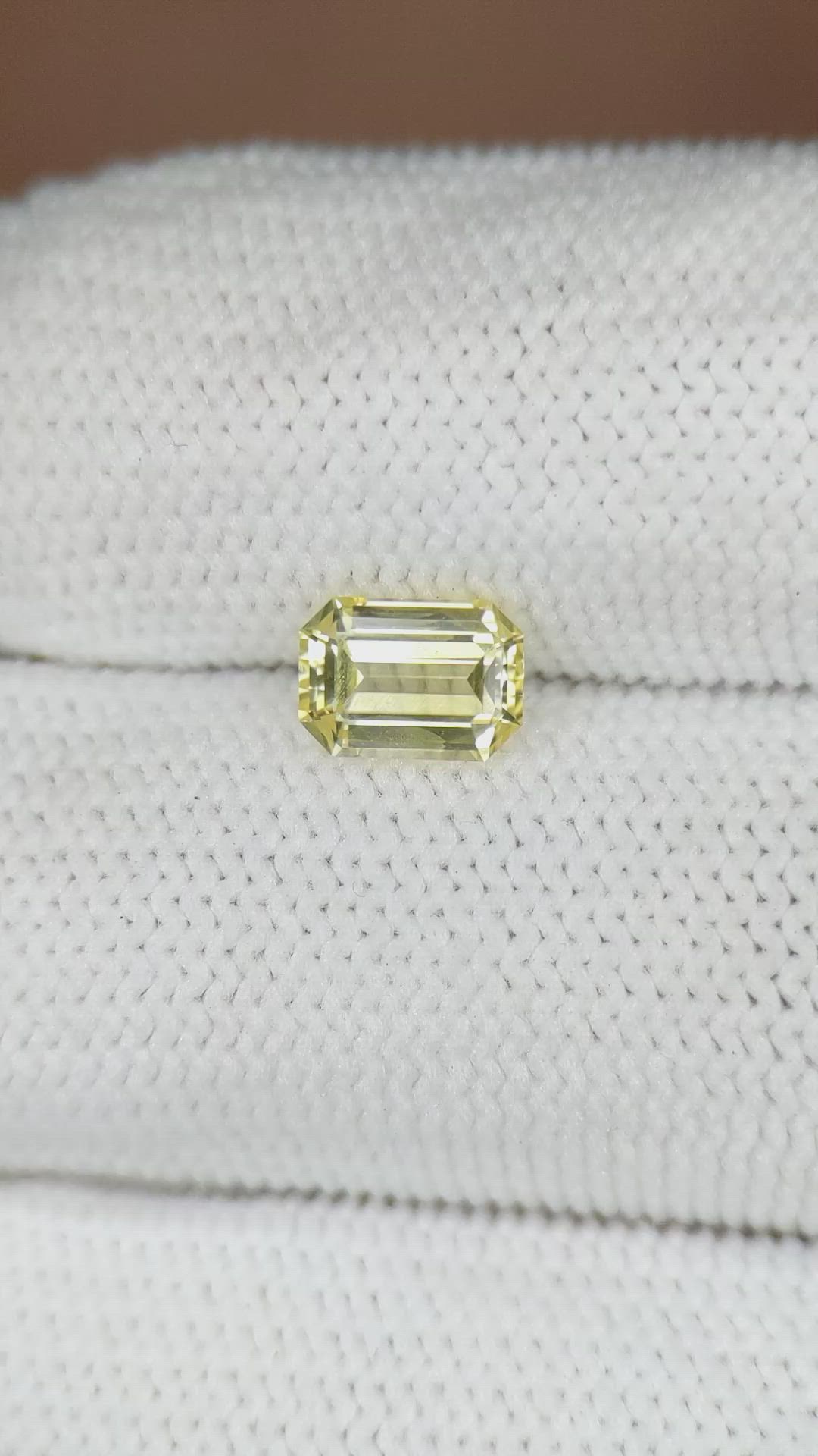 1.26 Ct. Yellow Sapphire from Ceylon (Sri Lanka) Size Video