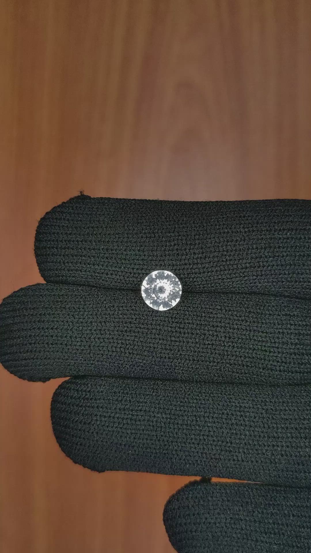 1.54 Ct. White Sapphire from Ceylon (Sri Lanka) Size Video