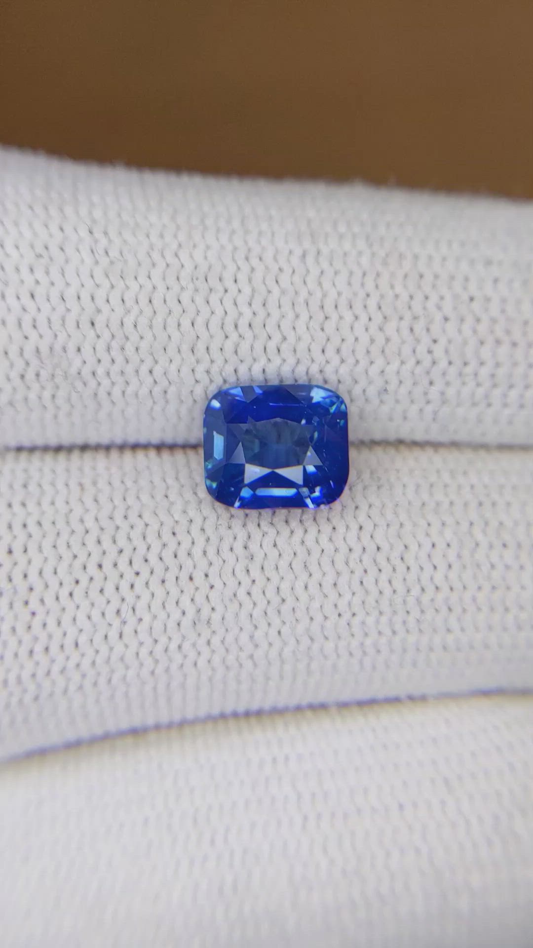 3.05 Ct. Blue Sapphire from Ceylon (Sri Lanka) Size Video