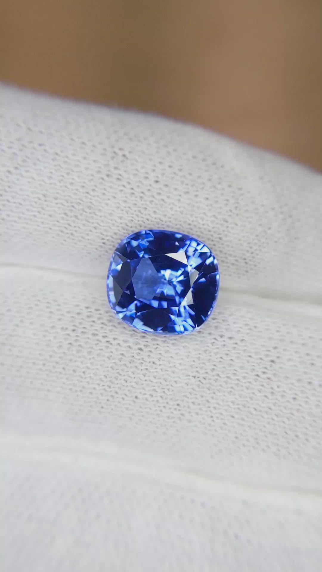 5.86 Ct. Sapphire from Ceylon (Sri Lanka) Size Video