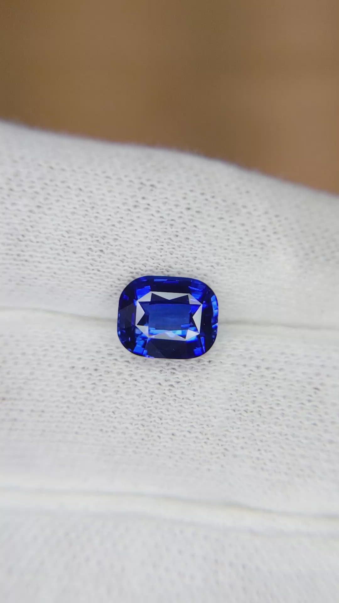 3.02 Ct. Blue Sapphire from Ceylon (Sri Lanka) Size Video