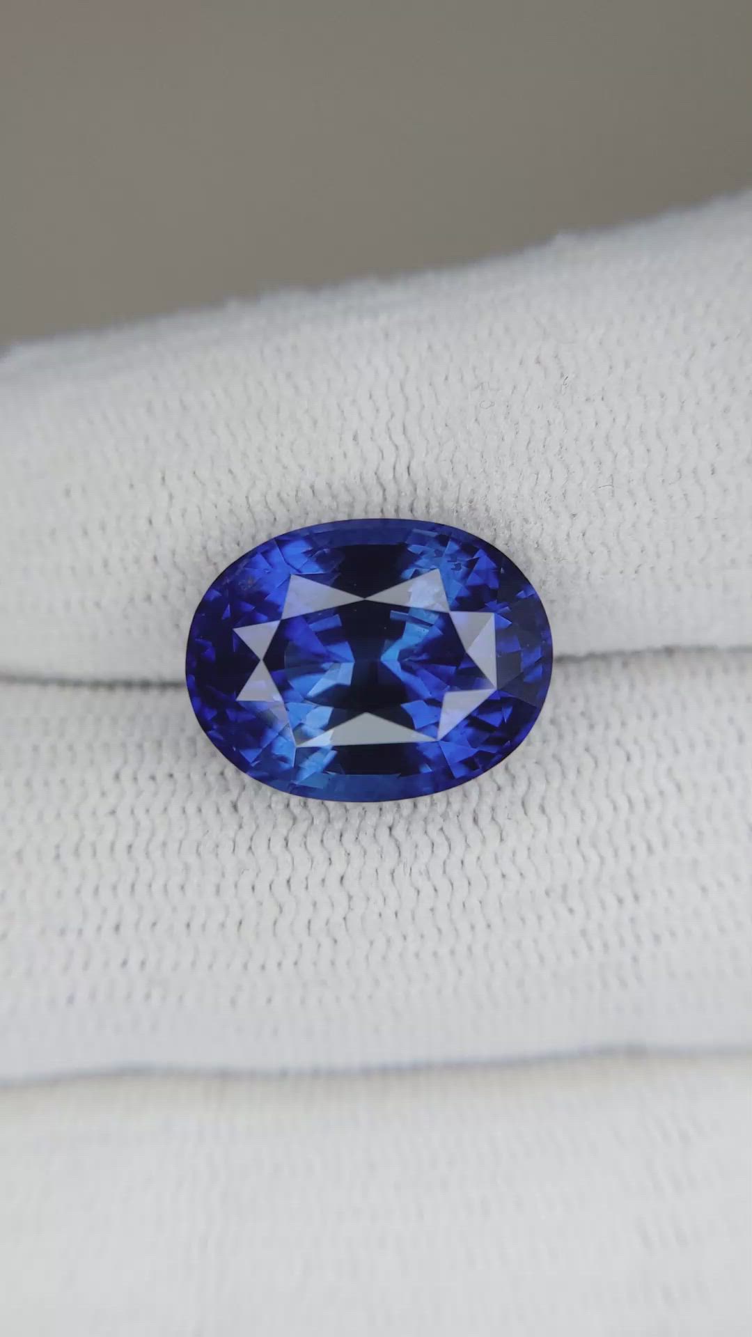 10.79 Ct. Blue Sapphire from Ceylon (Sri Lanka) Size Video