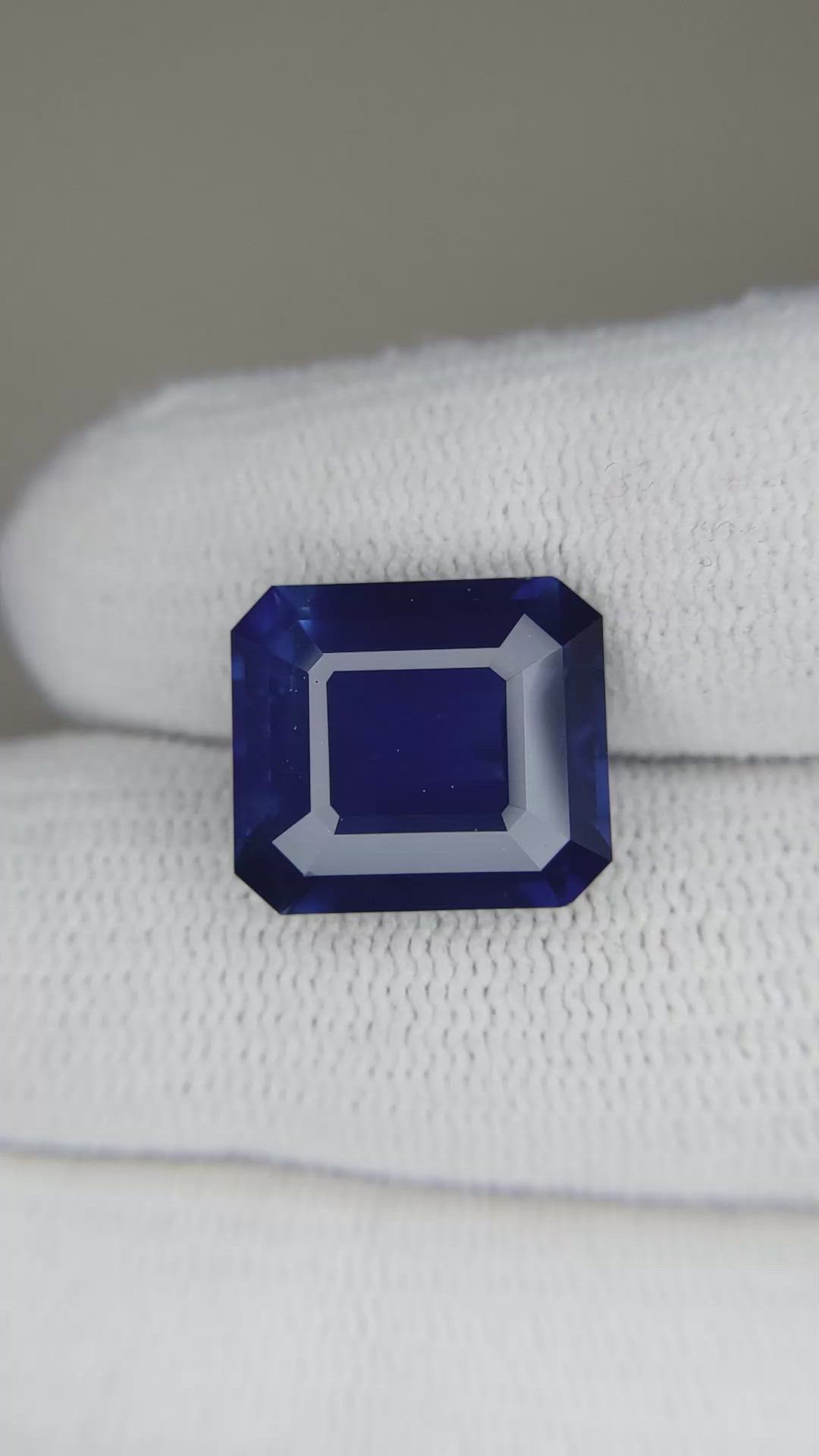 11.86 Ct. Blue Sapphire from Ceylon (Sri Lanka) Size Video