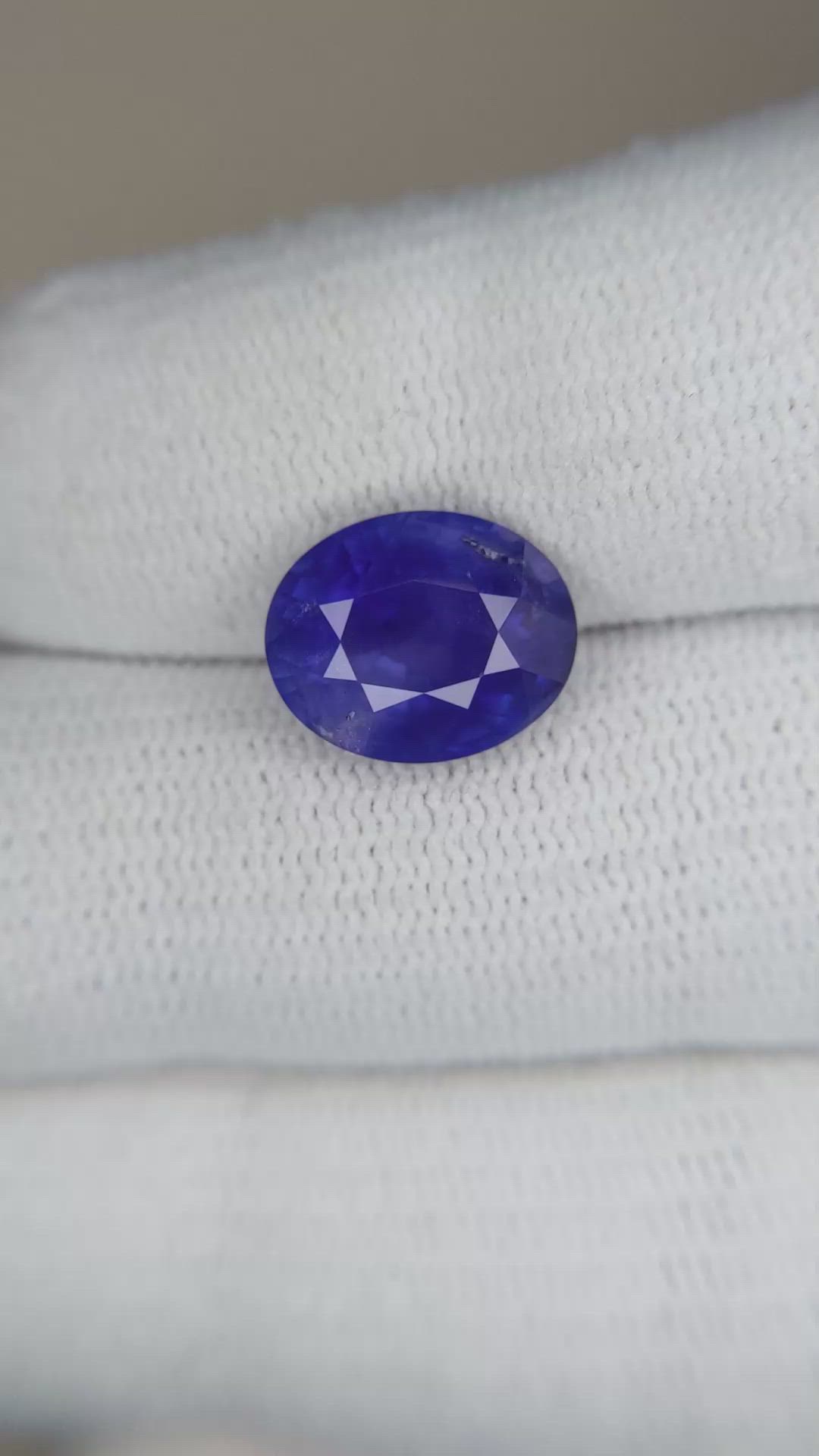 5.31 Ct. Blue Sapphire from Ceylon (Sri Lanka) Size Video