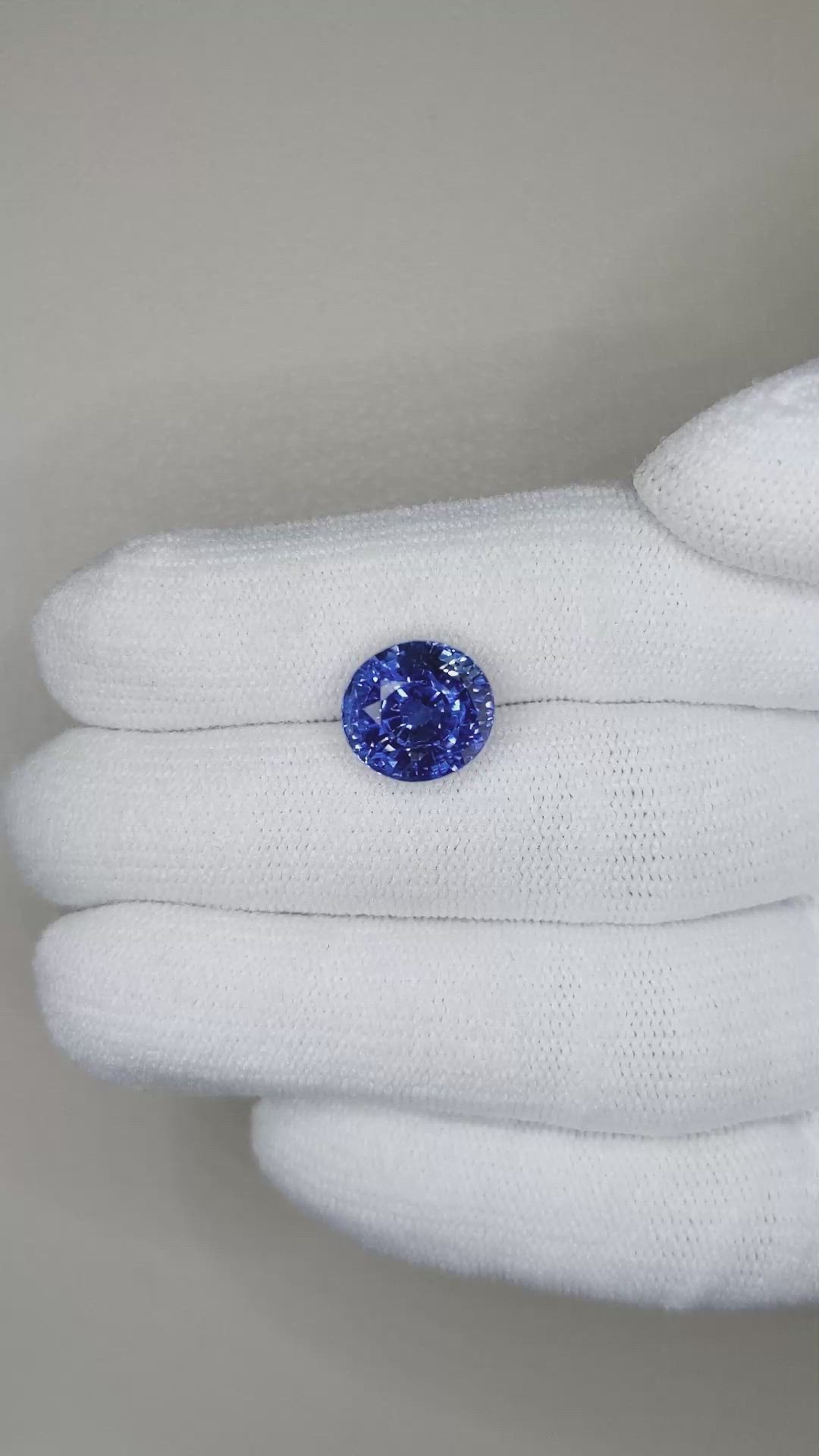 6.77 Ct. Blue Sapphire from Ceylon (Sri Lanka) Size Video