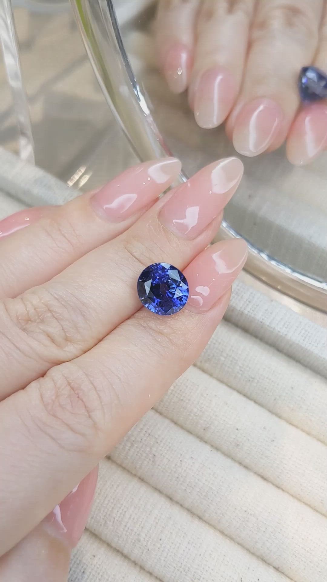 6.77 Ct. Blue Sapphire from Ceylon (Sri Lanka) Size Video