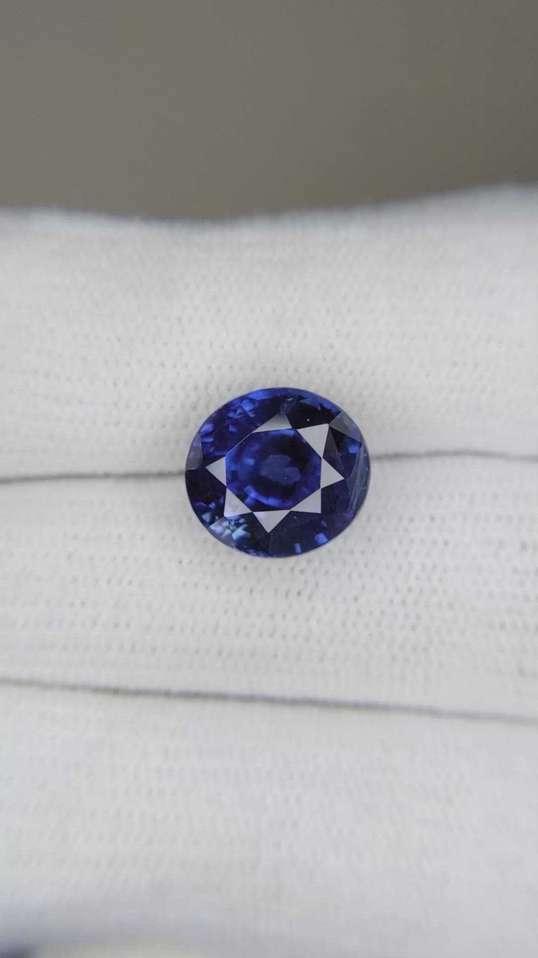 6.77 Ct. Blue Sapphire from Ceylon (Sri Lanka) Size Video