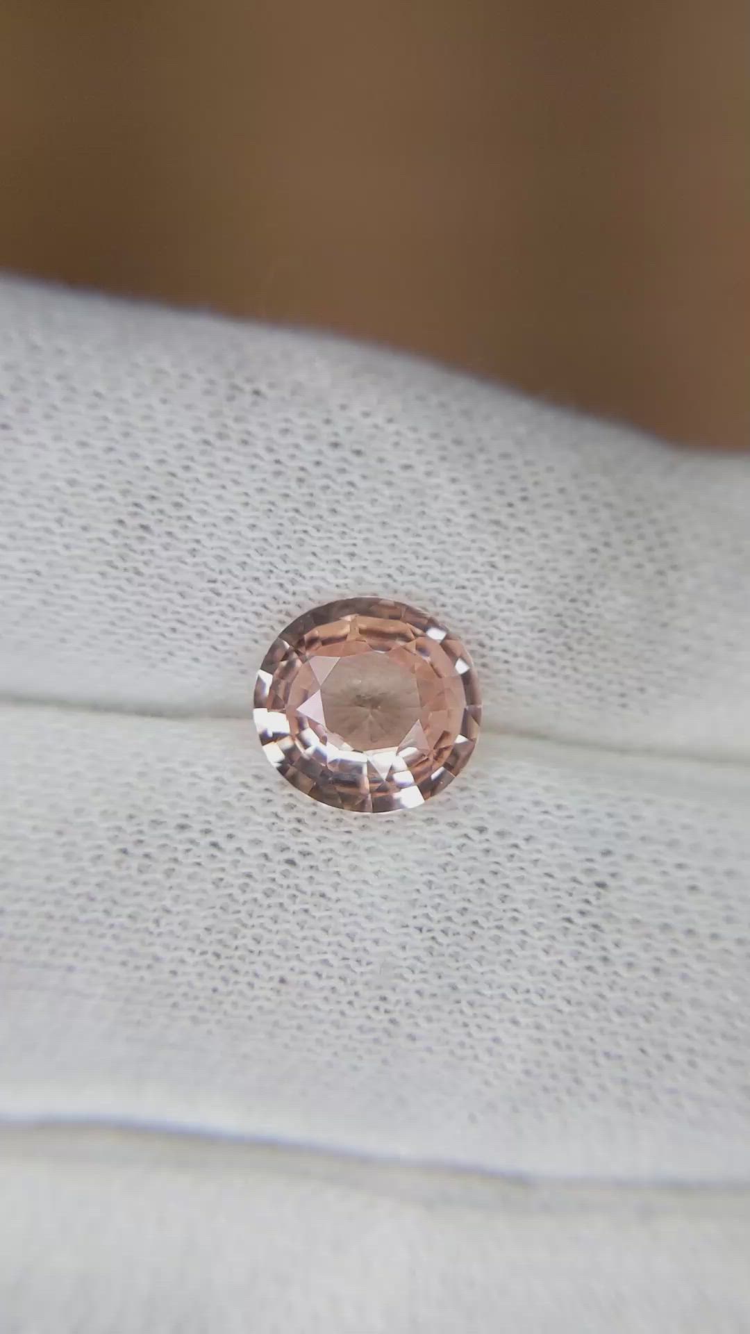 2.57 Ct. Padparadscha Sapphire from Ceylon (Sri Lanka) Size Video
