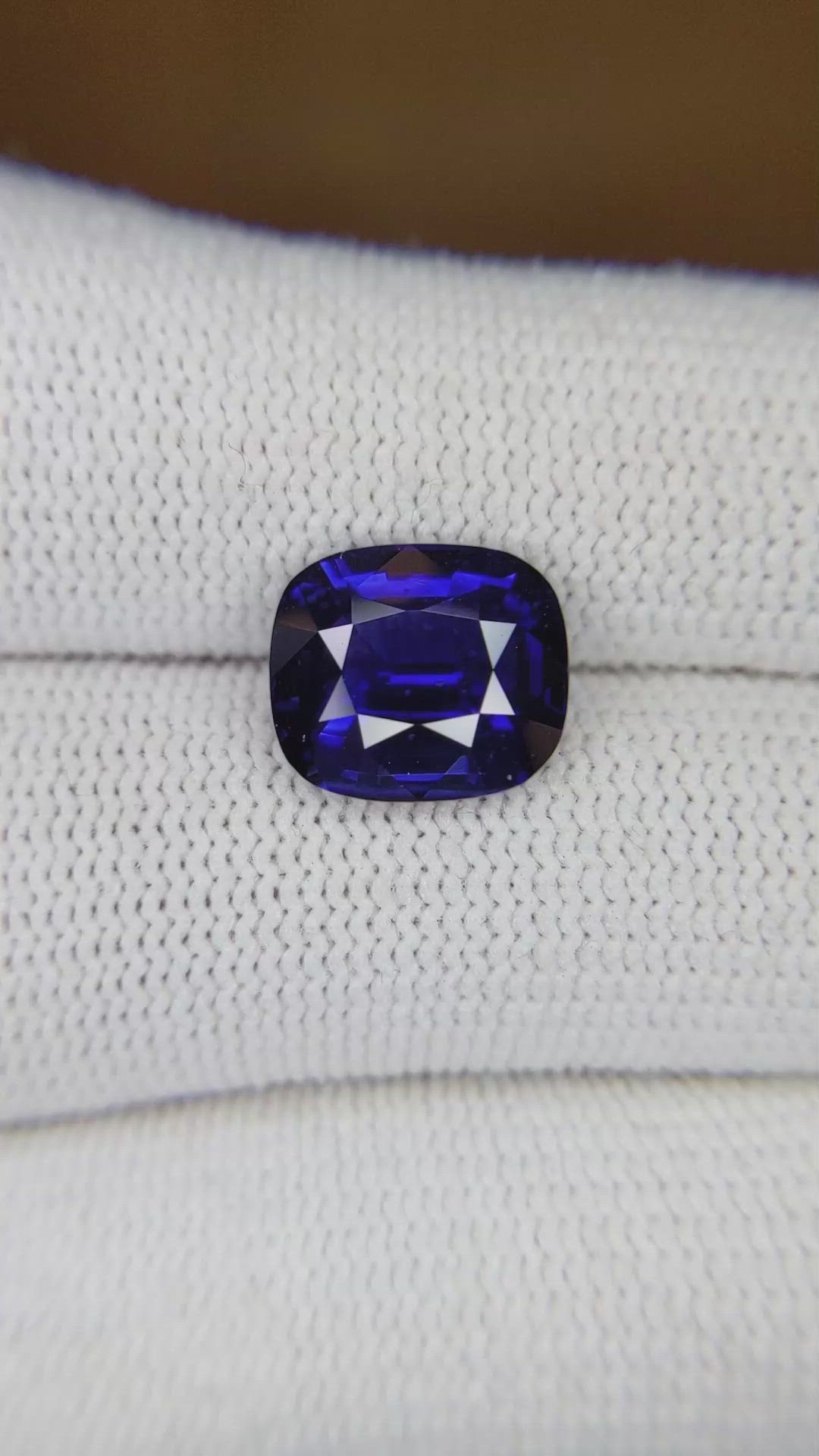 4.56 Ct. Blue Sapphire from Ceylon (Sri Lanka) Size Video