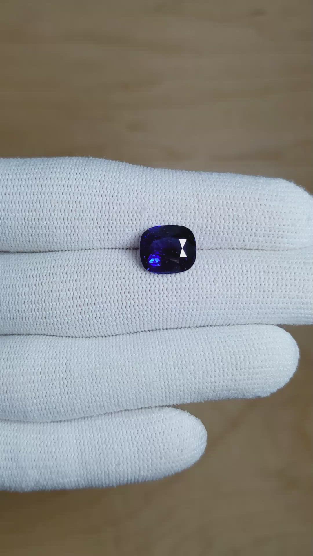 4.56 Ct. Blue Sapphire from Ceylon (Sri Lanka) Size Video
