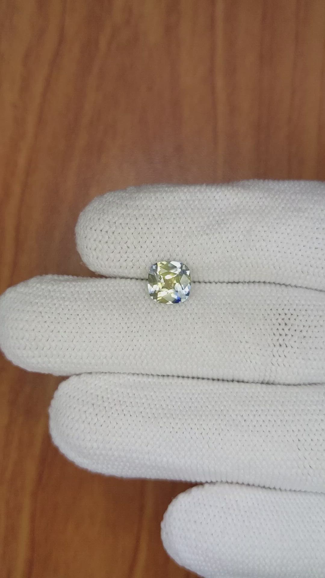 1.29 Ct. Bi Color Sapphire from Ceylon (Sri Lanka) Size Video