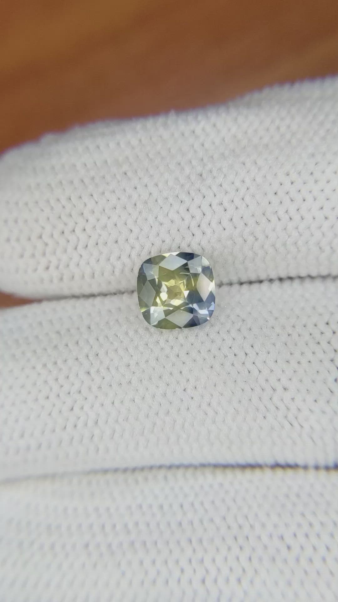 1.29 Ct. Bi Color Sapphire from Ceylon (Sri Lanka) Size Video