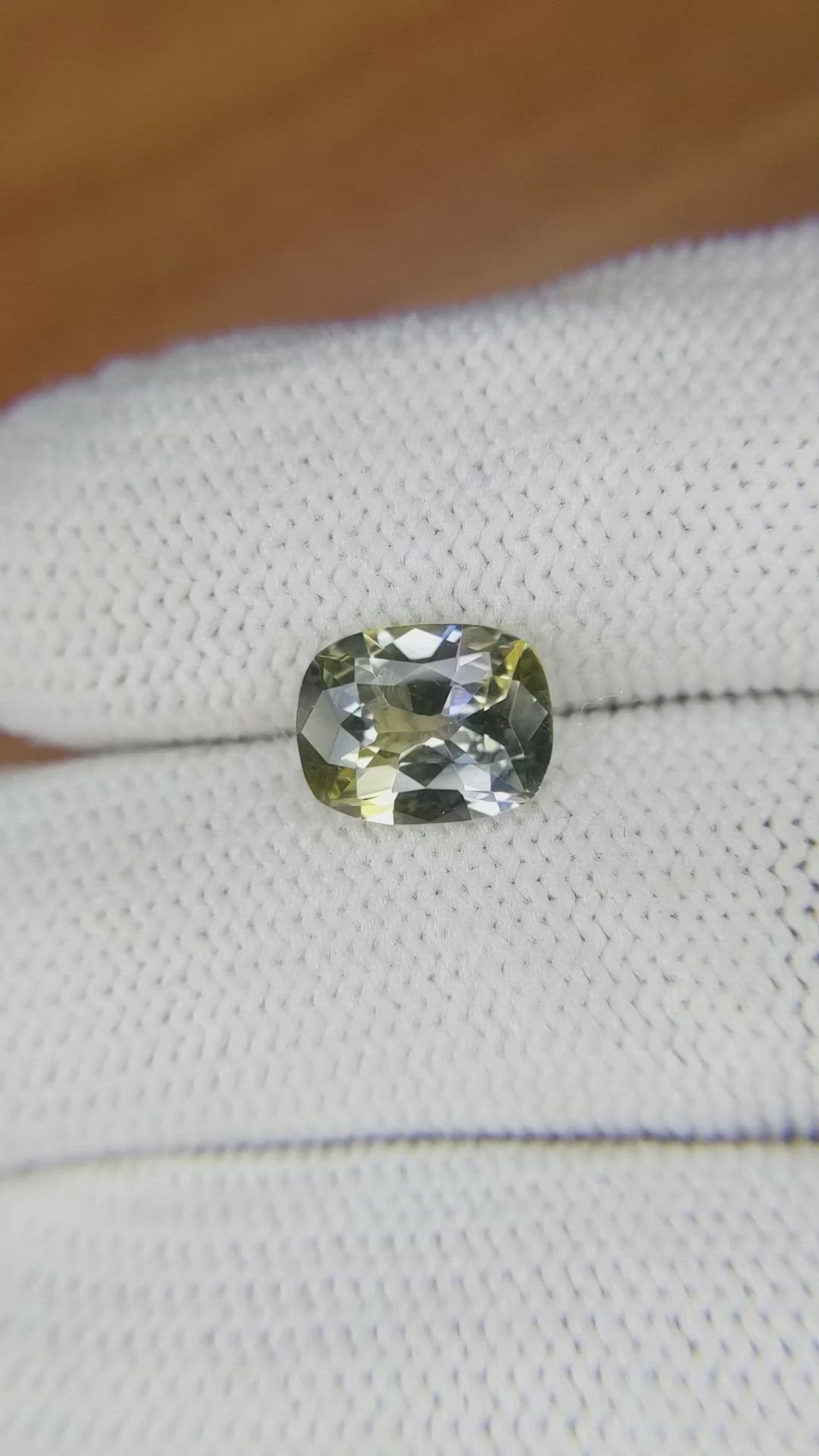 2.29 Ct. Bi Color Sapphire from Ceylon (Sri Lanka) Size Video