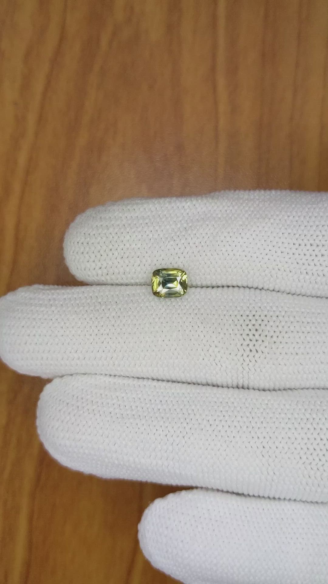 1.05 Ct. Sapphire from Ceylon (Sri Lanka) Size Video