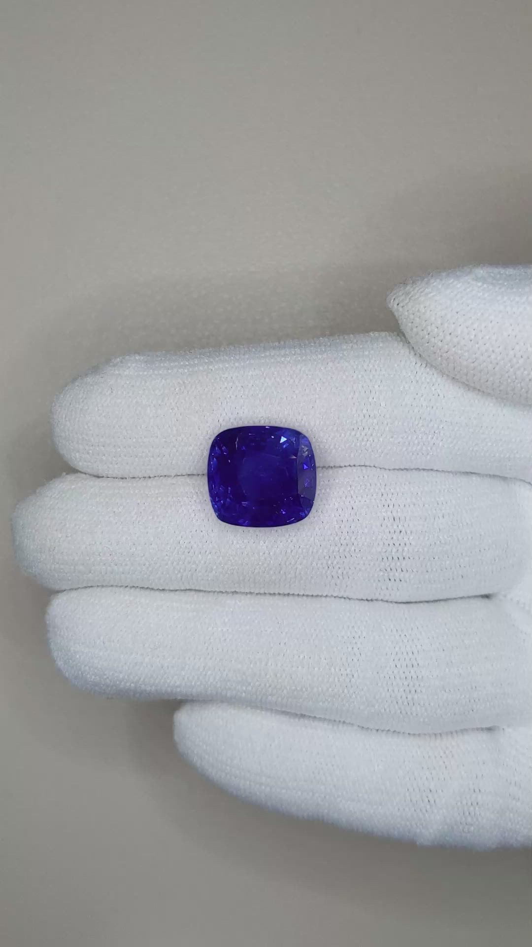 12.86 Ct. Blue Sapphire from Ceylon (Sri Lanka) Size Video