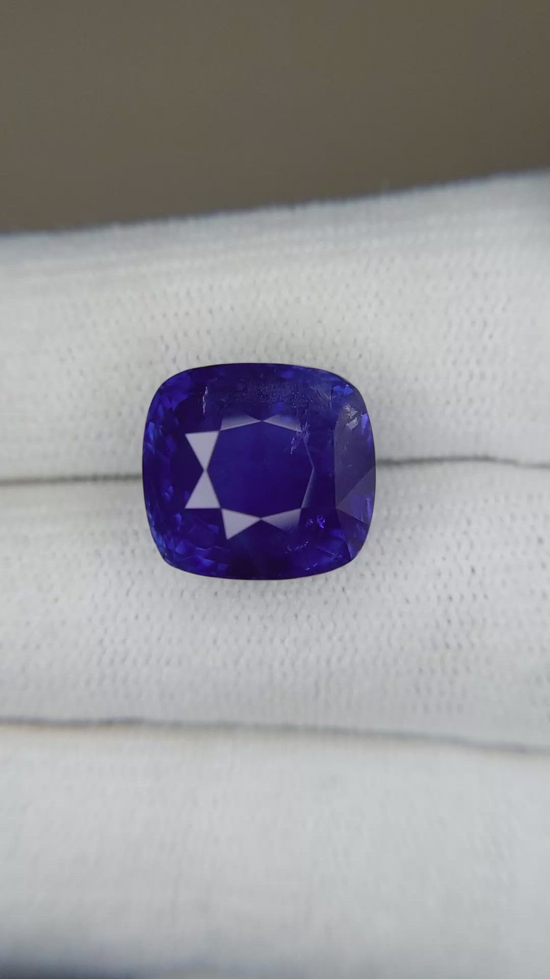 12.86 Ct. Blue Sapphire from Ceylon (Sri Lanka) Size Video