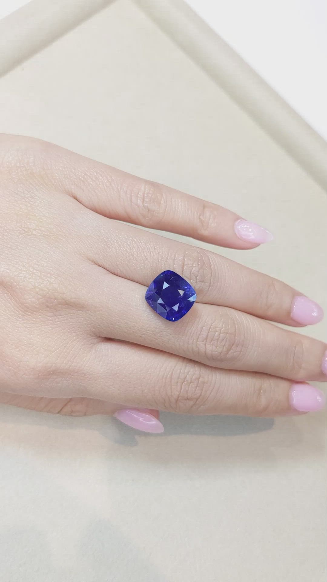 12.86 Ct. Blue Sapphire from Ceylon (Sri Lanka) Size Video