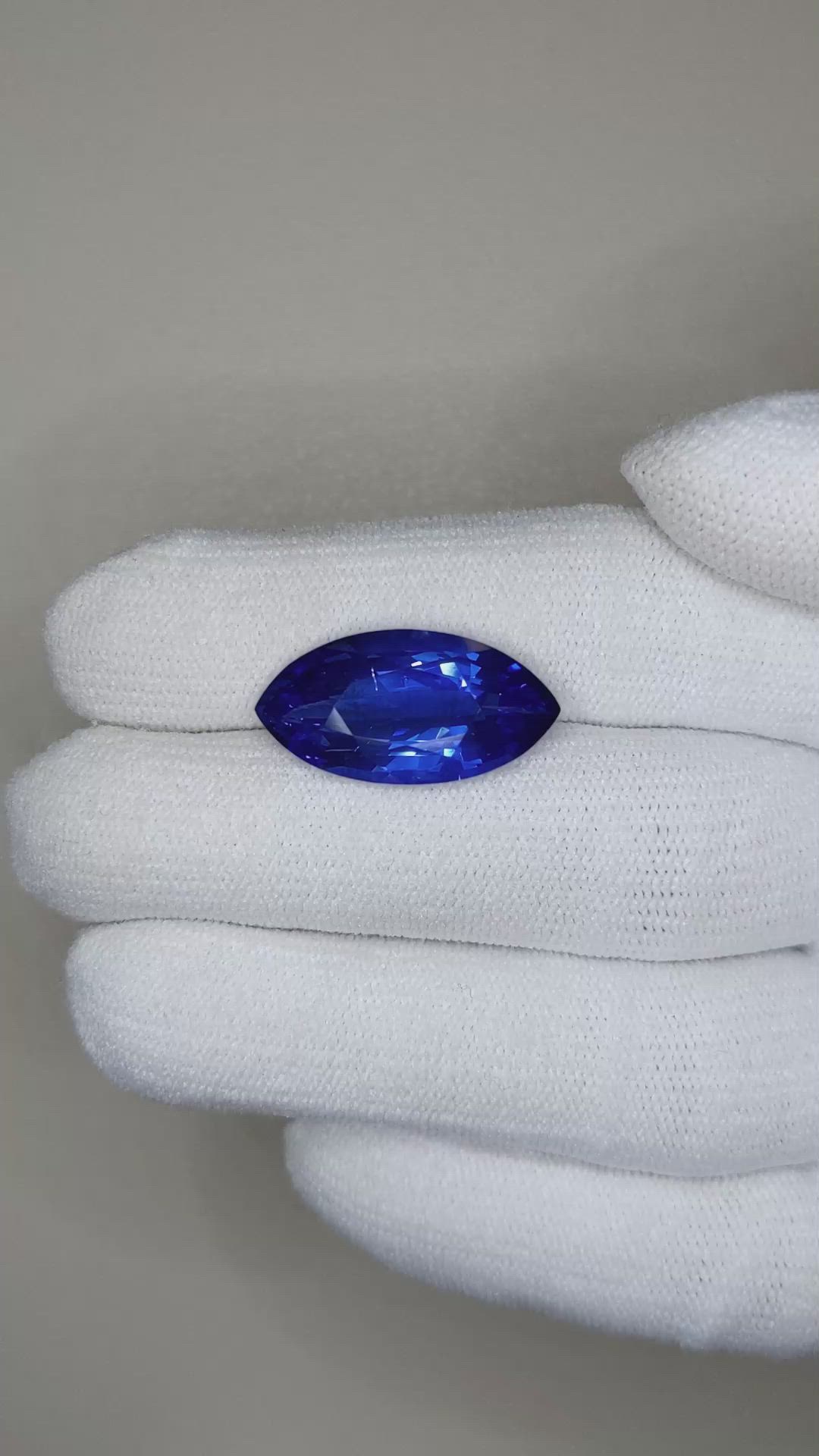 11.52 Ct. Blue Sapphire from Ceylon (Sri Lanka) Size Video